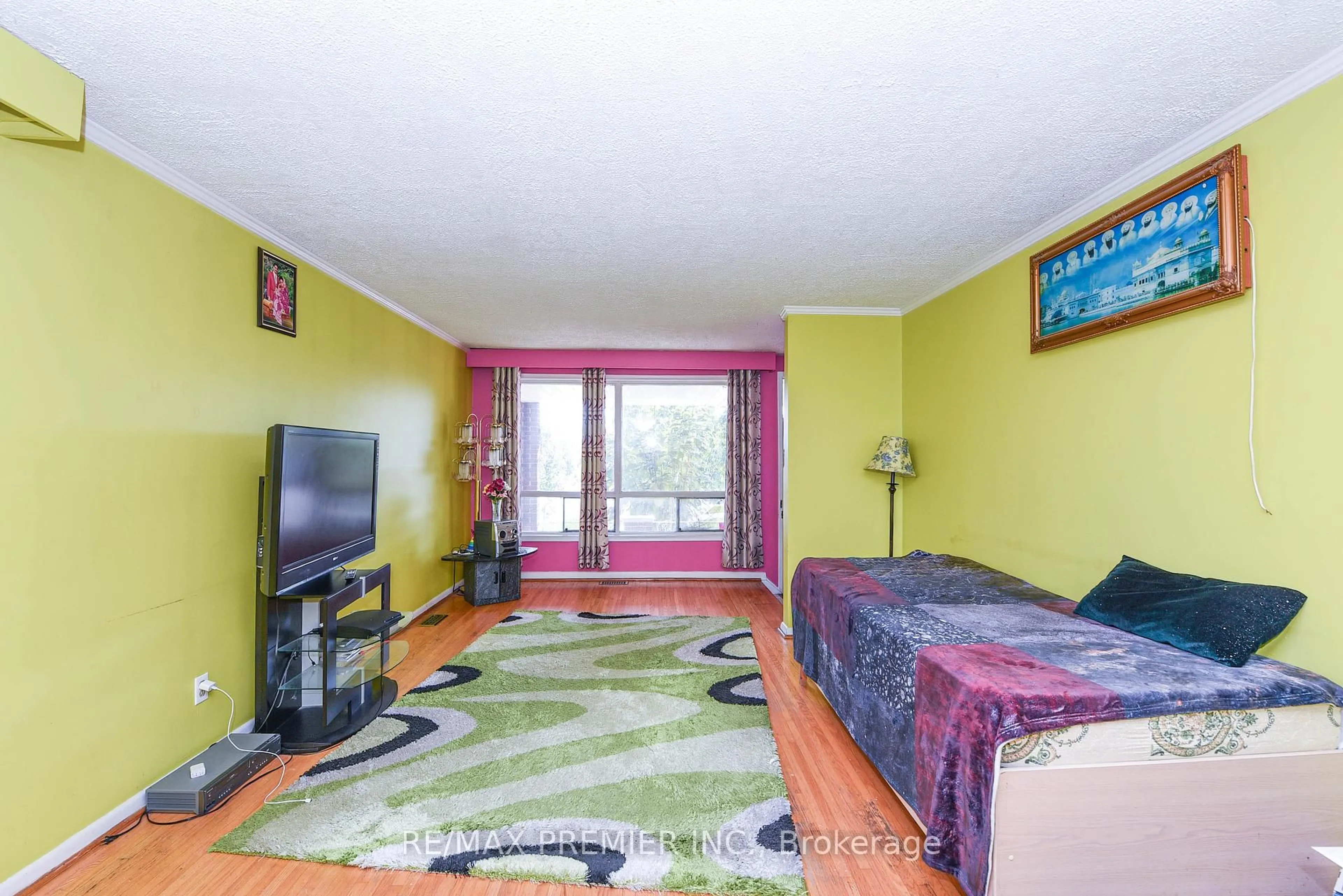 A pic of a room for 35 Taysham Cres, Toronto Ontario M9V 1X1