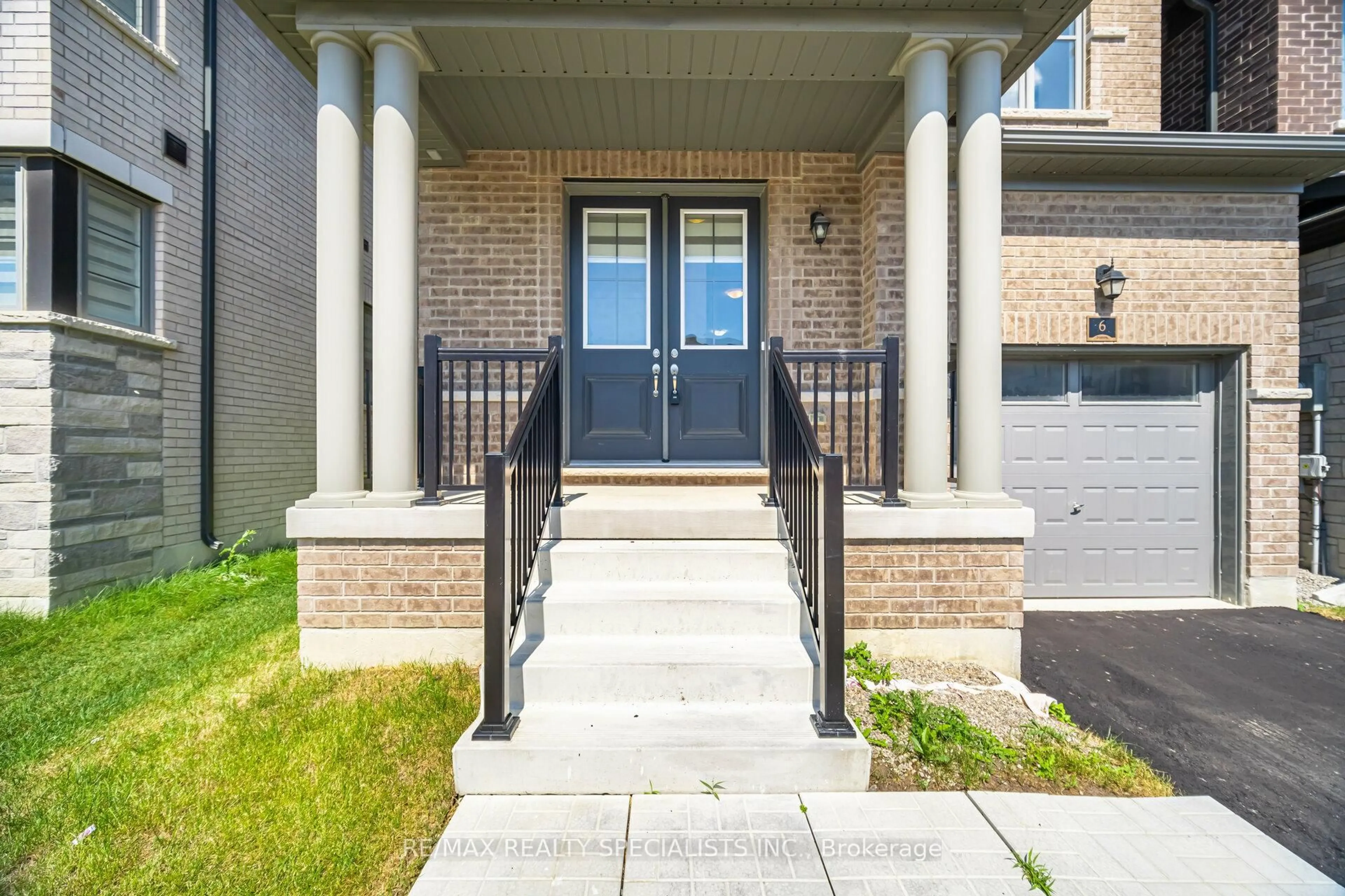 Indoor entryway for 6 Del Grappa St, Caledon Ontario L7C 4L1