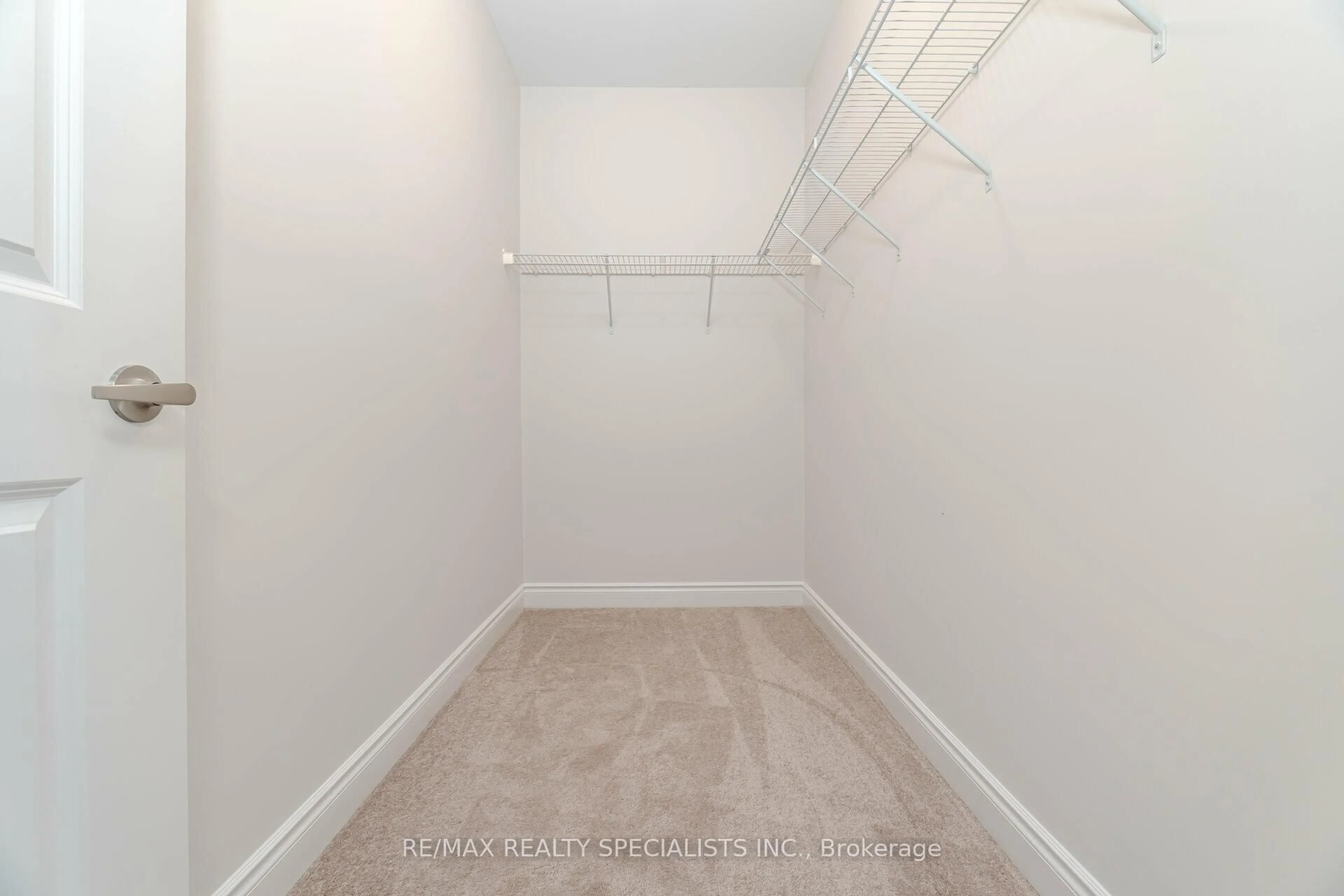 A pic of a room for 6 Del Grappa St, Caledon Ontario L7C 4L1