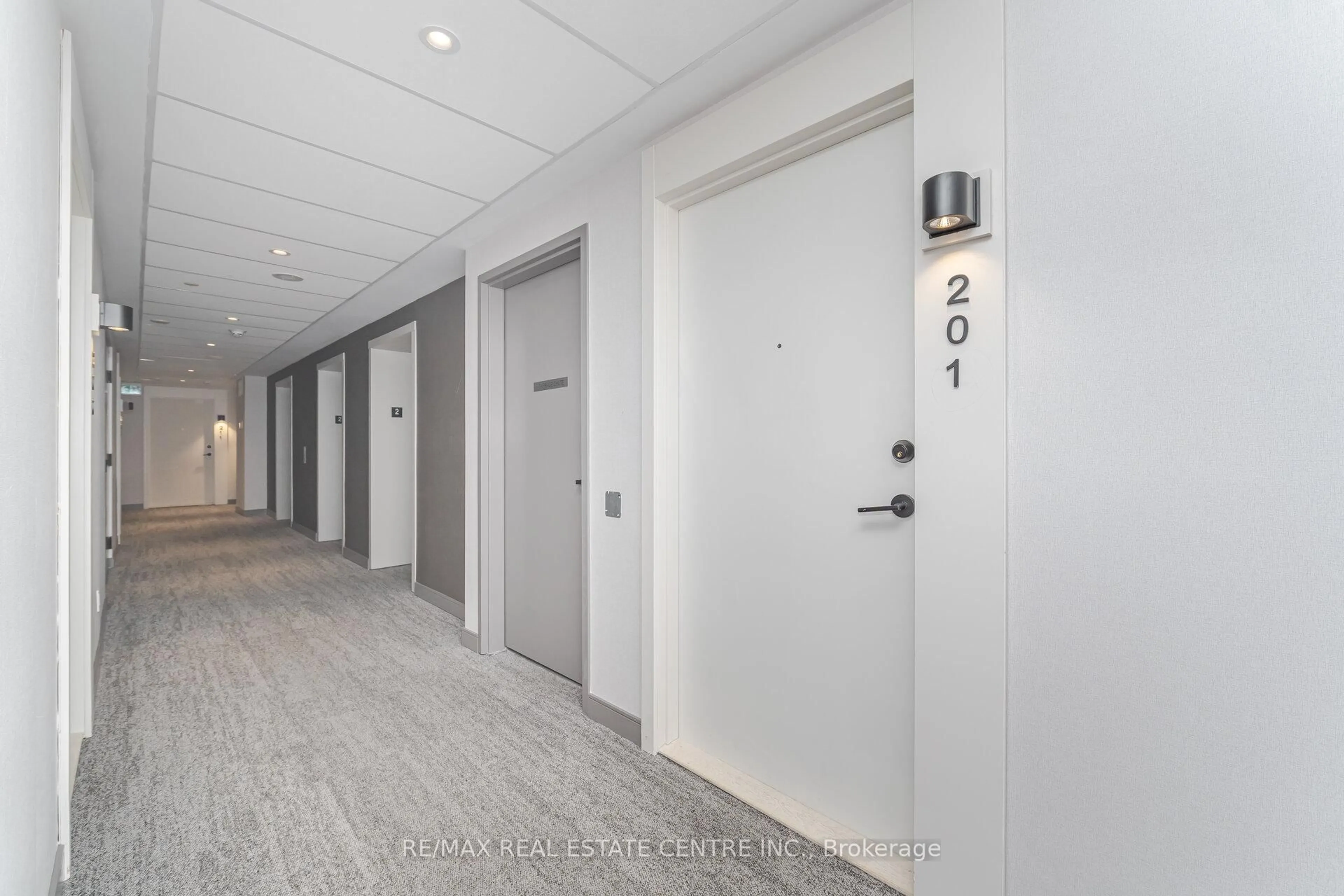 Indoor foyer for 8010 Derry Rd #201, Milton Ontario L9T 9N3