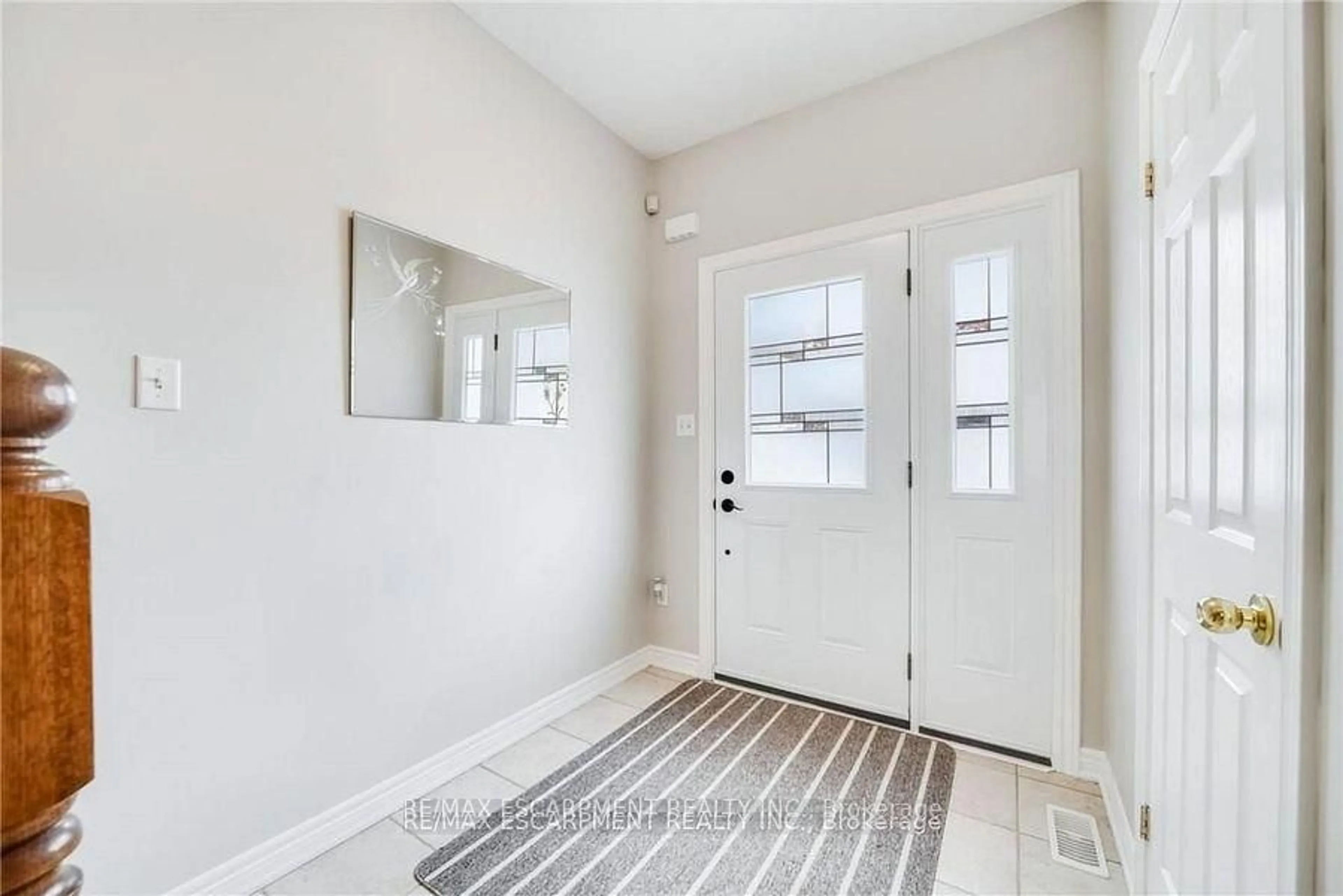 Indoor entryway for 4005 Alexan Cres, Burlington Ontario L7M 5A8