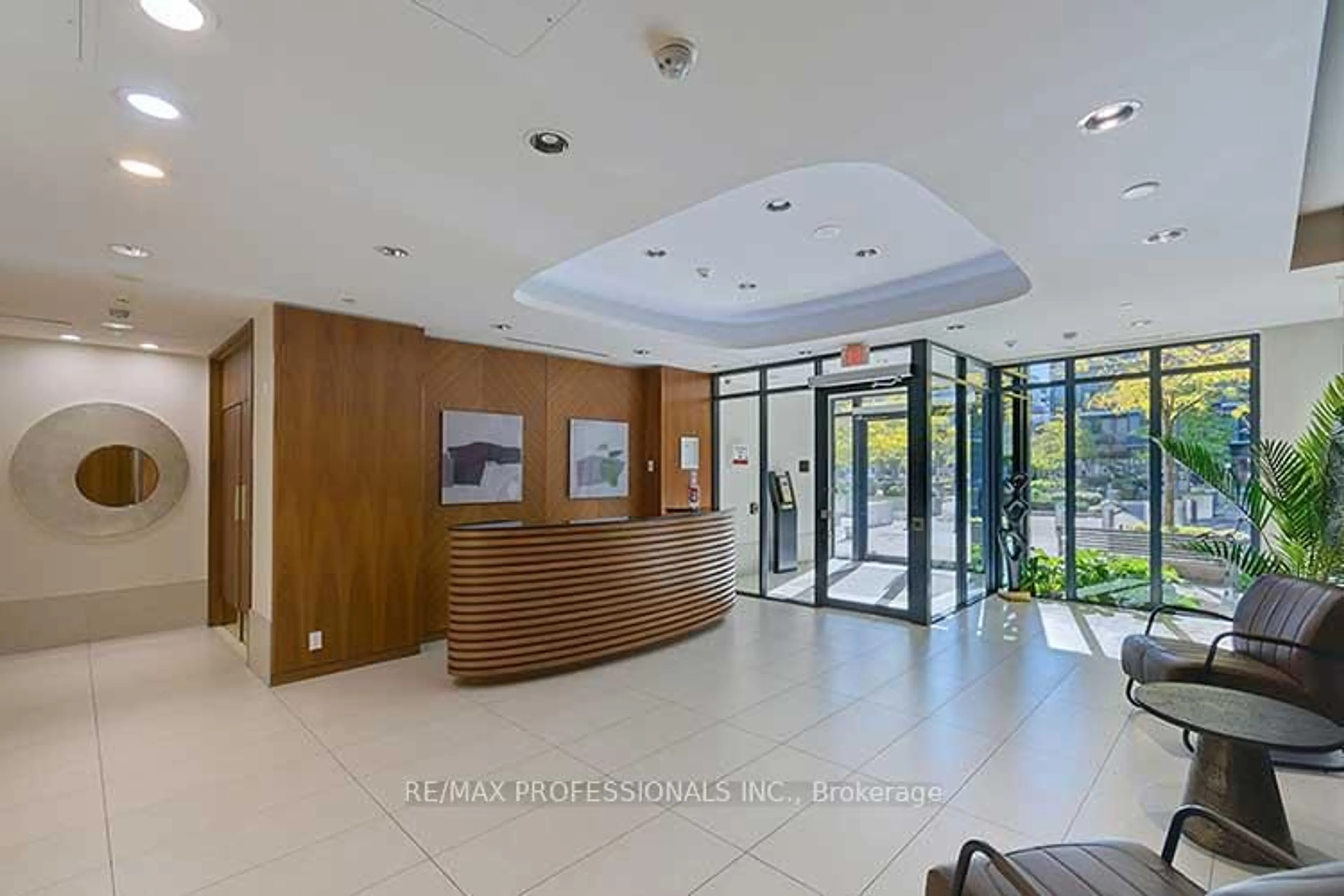 Indoor foyer for 1 Valhalla Inn Rd #1202, Toronto Ontario M9B 1S9