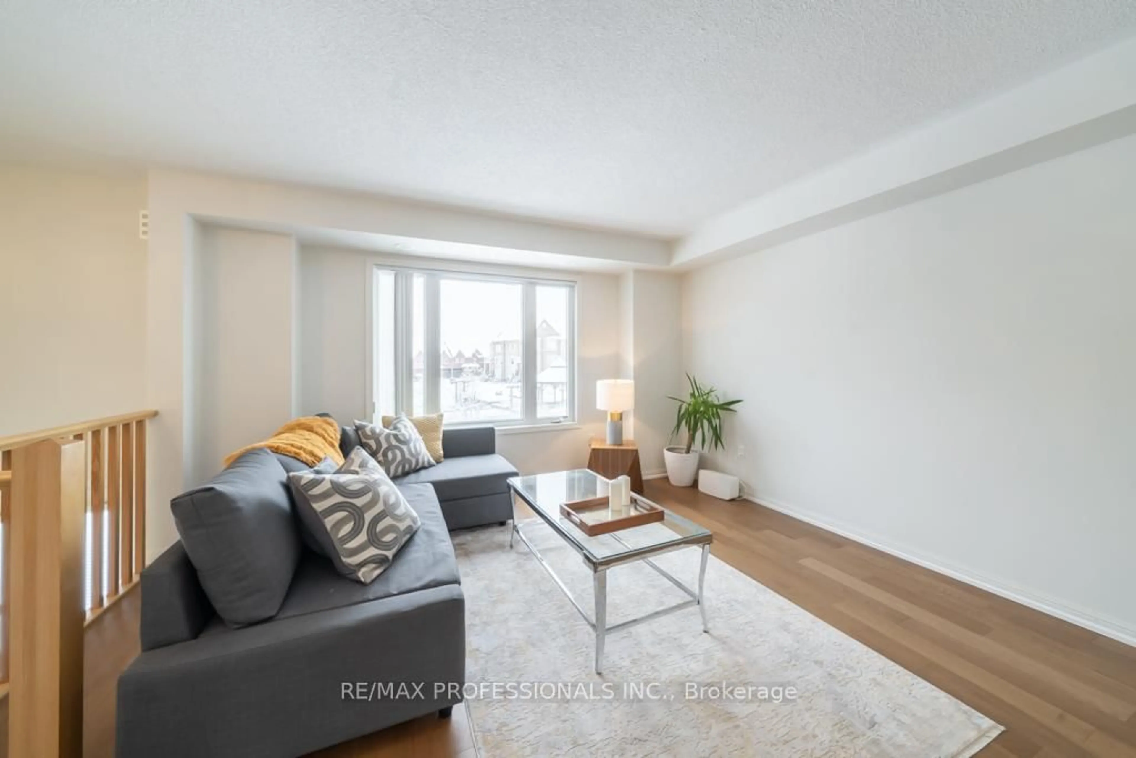 Living room with furniture, unknown for 3135 Boxford Cres #7, Mississauga Ontario L5M 0P4