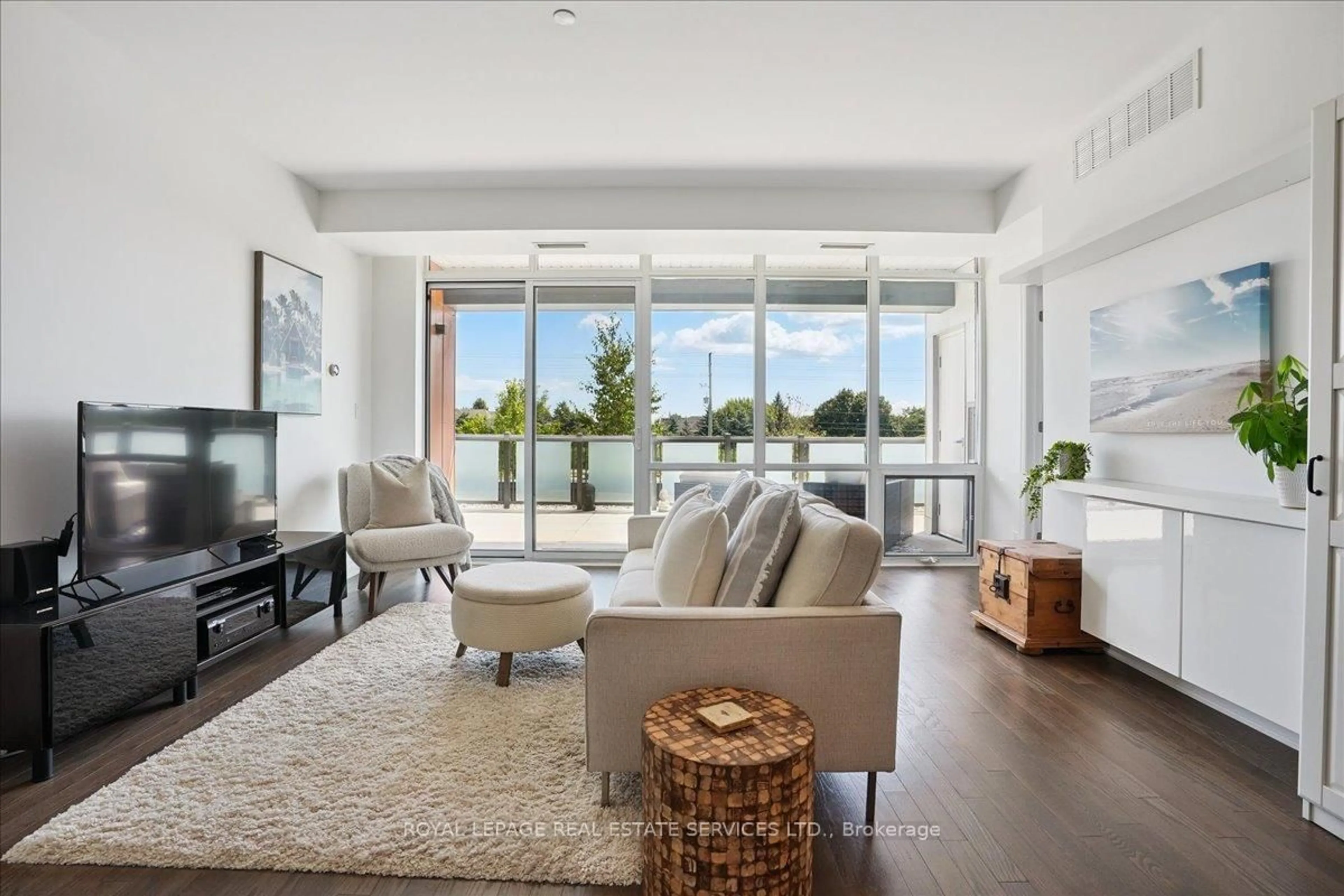 Living room with furniture, unknown for 3028 Creekshore Common #105, Oakville Ontario L6M 5K6