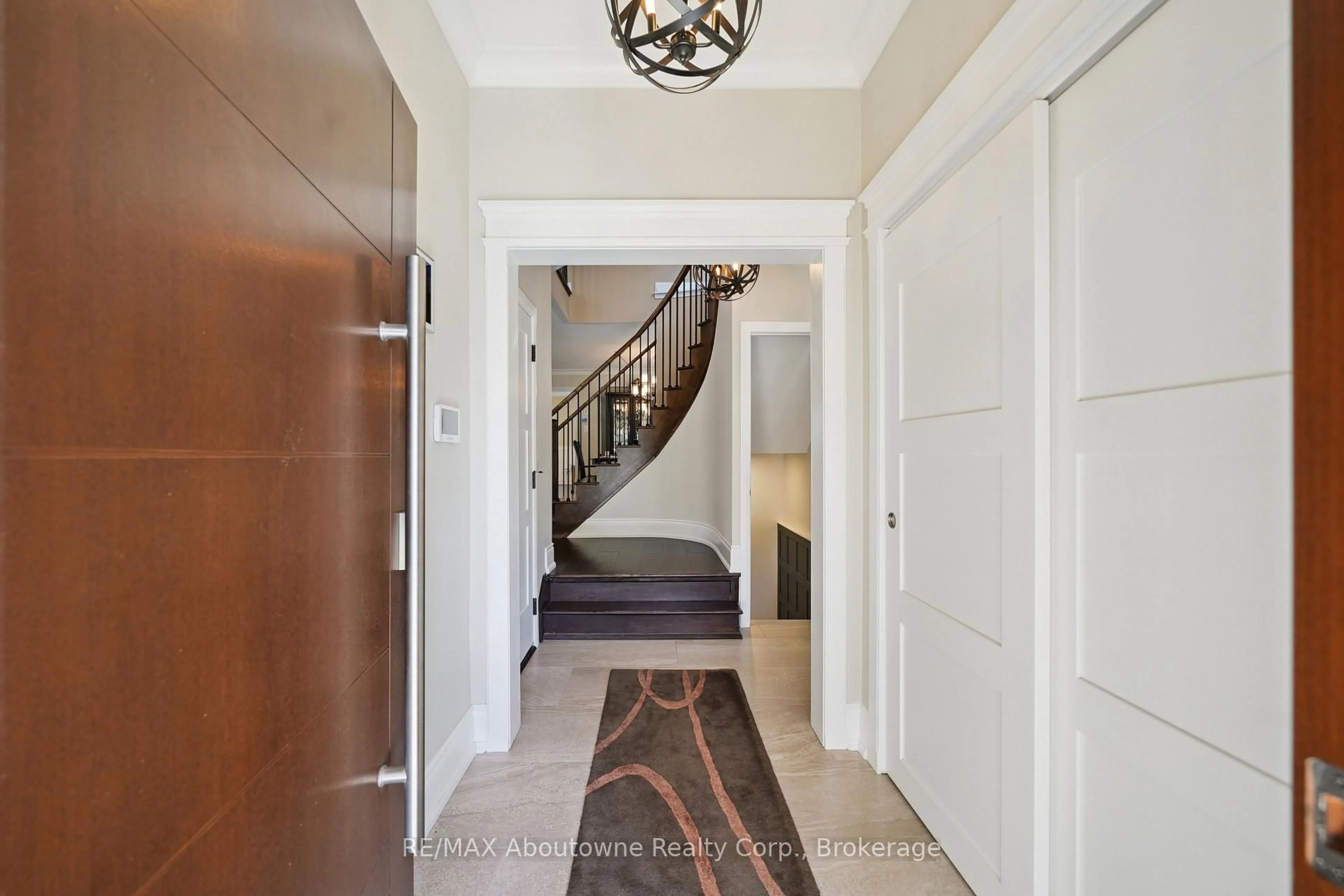 Indoor foyer for 437 Jelinik Terr, Milton Ontario L9T 7N2