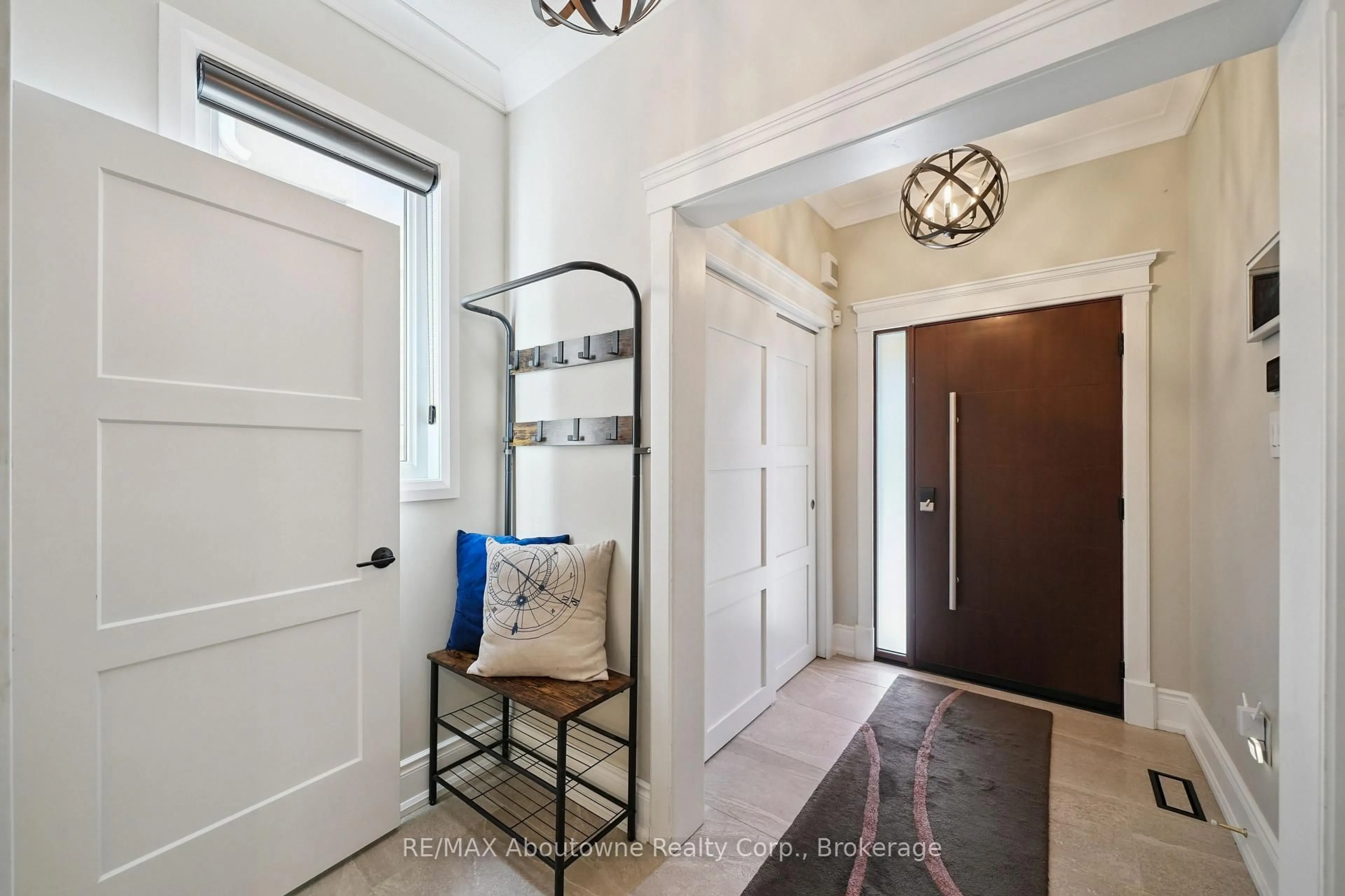 Indoor entryway for 437 Jelinik Terr, Milton Ontario L9T 7N2