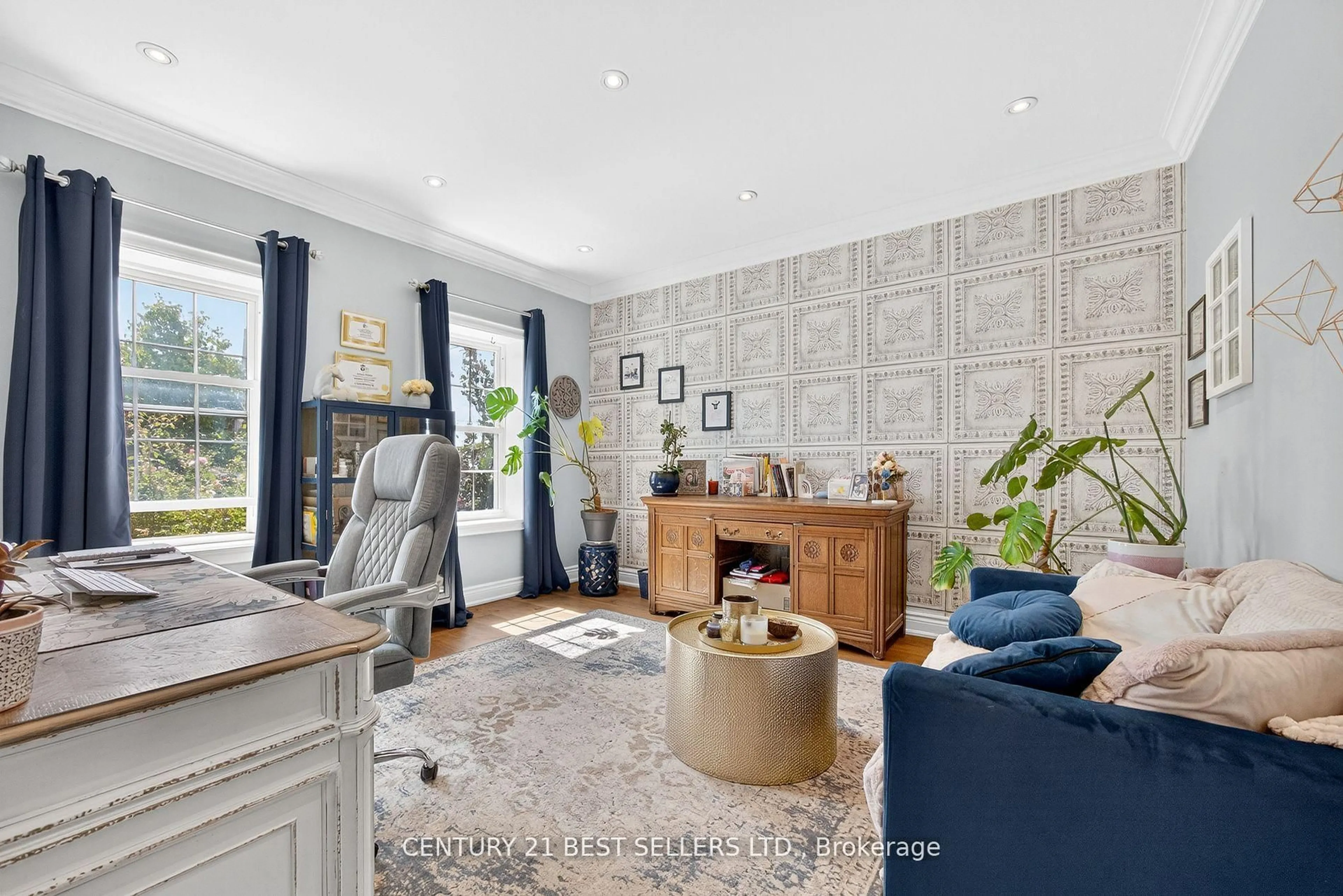 Living room with furniture, unknown for 28 Wingrove Hill, Toronto Ontario M9B 2C6