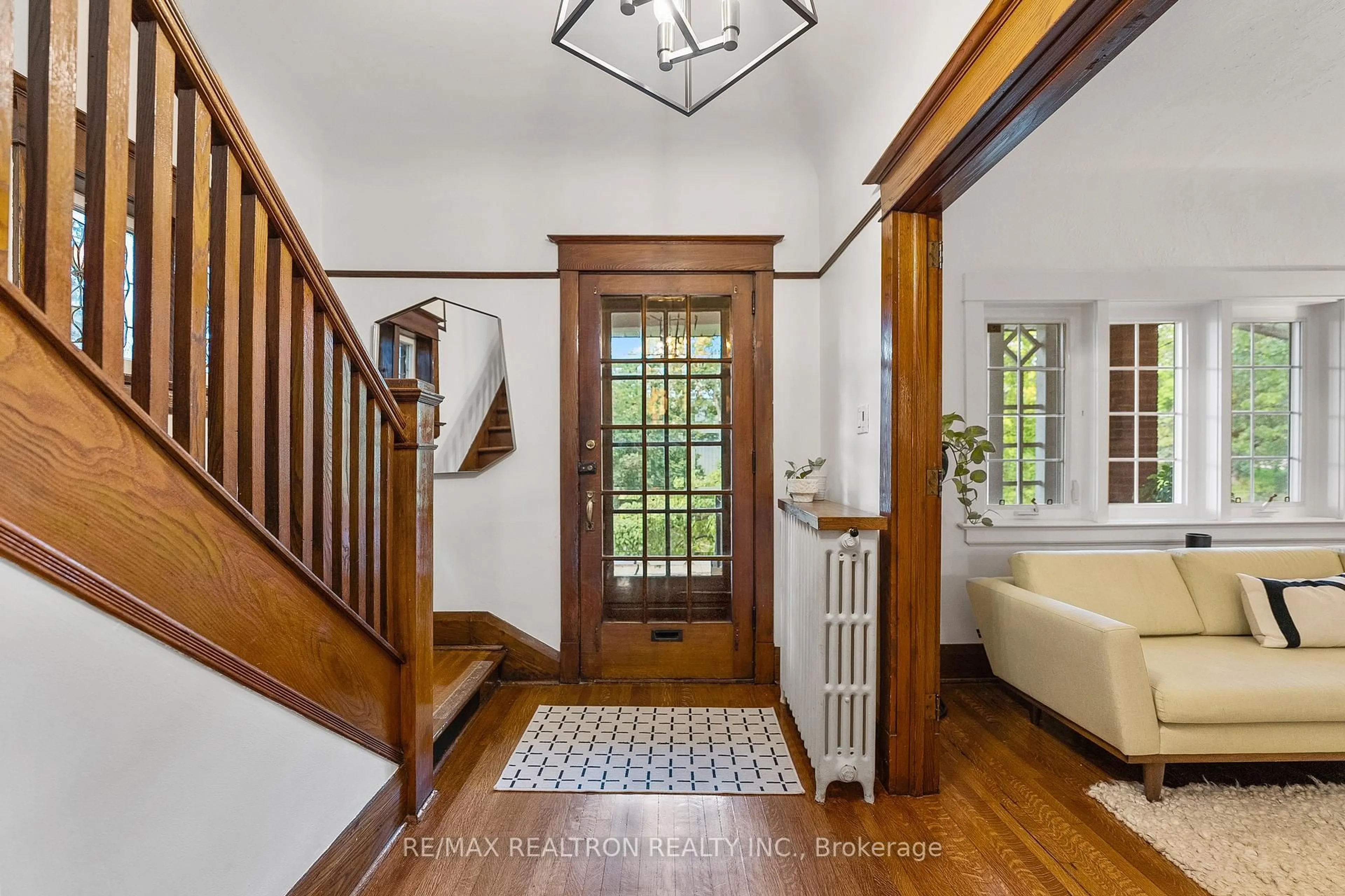 Indoor entryway for 173 Glendonwynne Rd, Toronto Ontario M6P 3E8