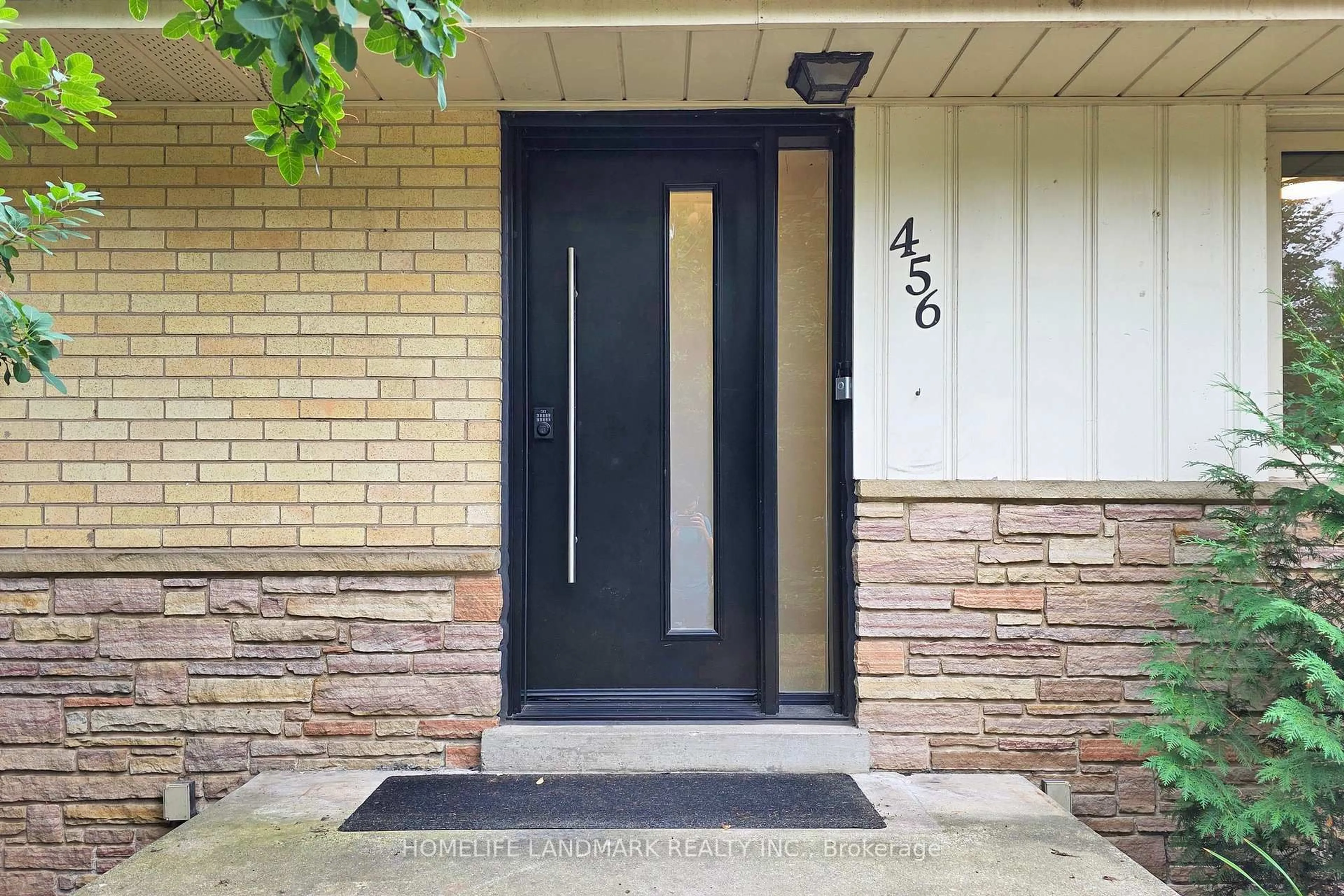 Indoor entryway for 456 Chamberlain Lane, Oakville Ontario L6J 4H5
