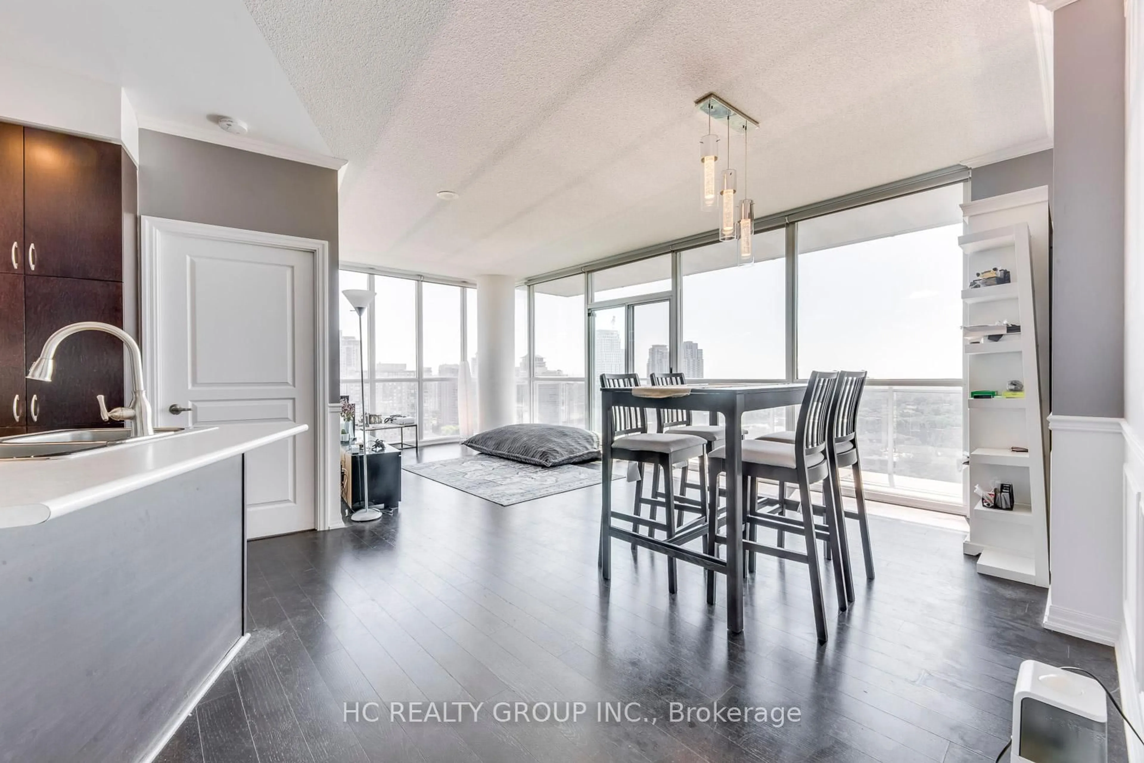 Open concept kitchen, unknown for 223 Webb Dr #1804, Mississauga Ontario L5B 0E8