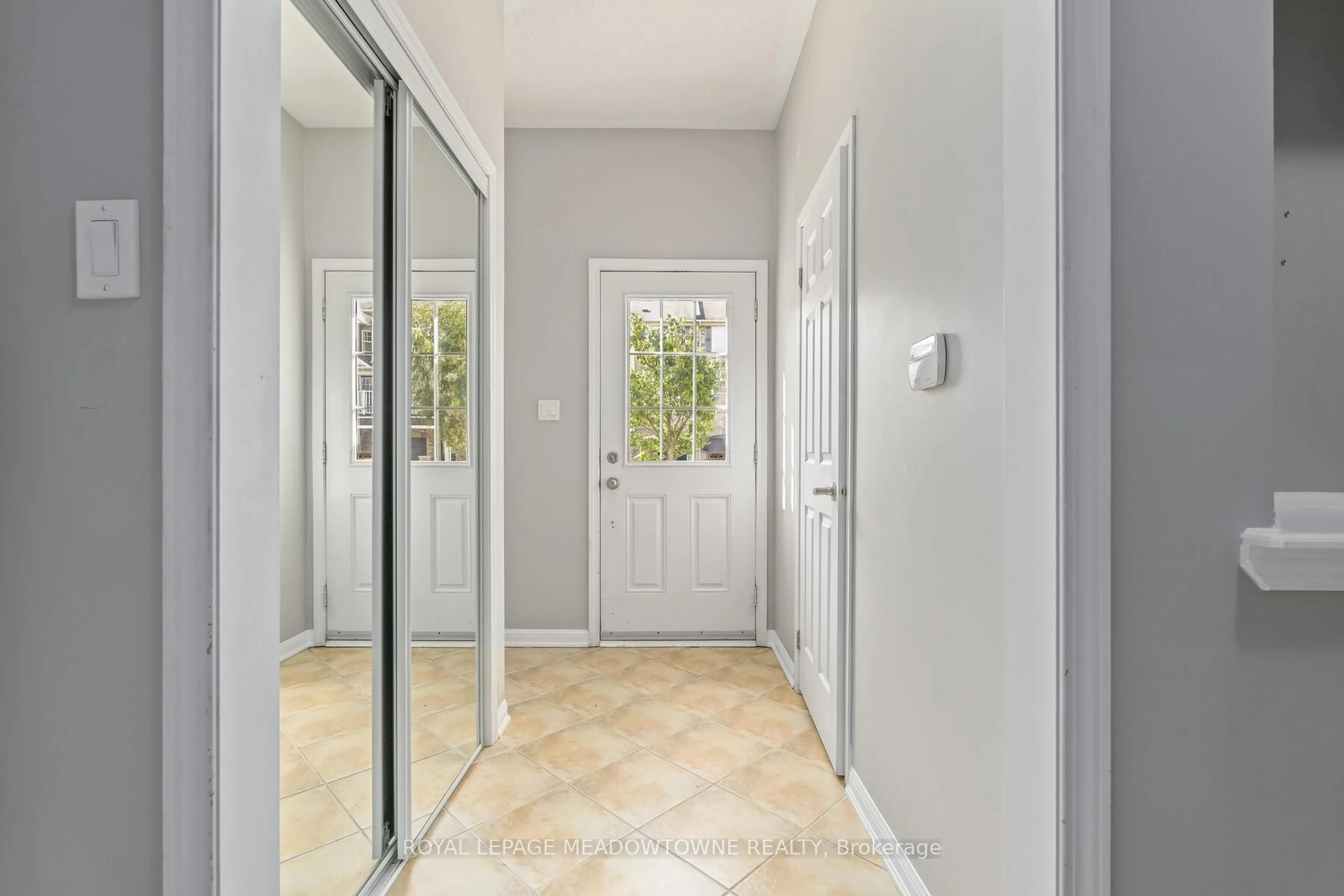 Indoor entryway for 629 Frank Pl, Milton Ontario L9T 0R1