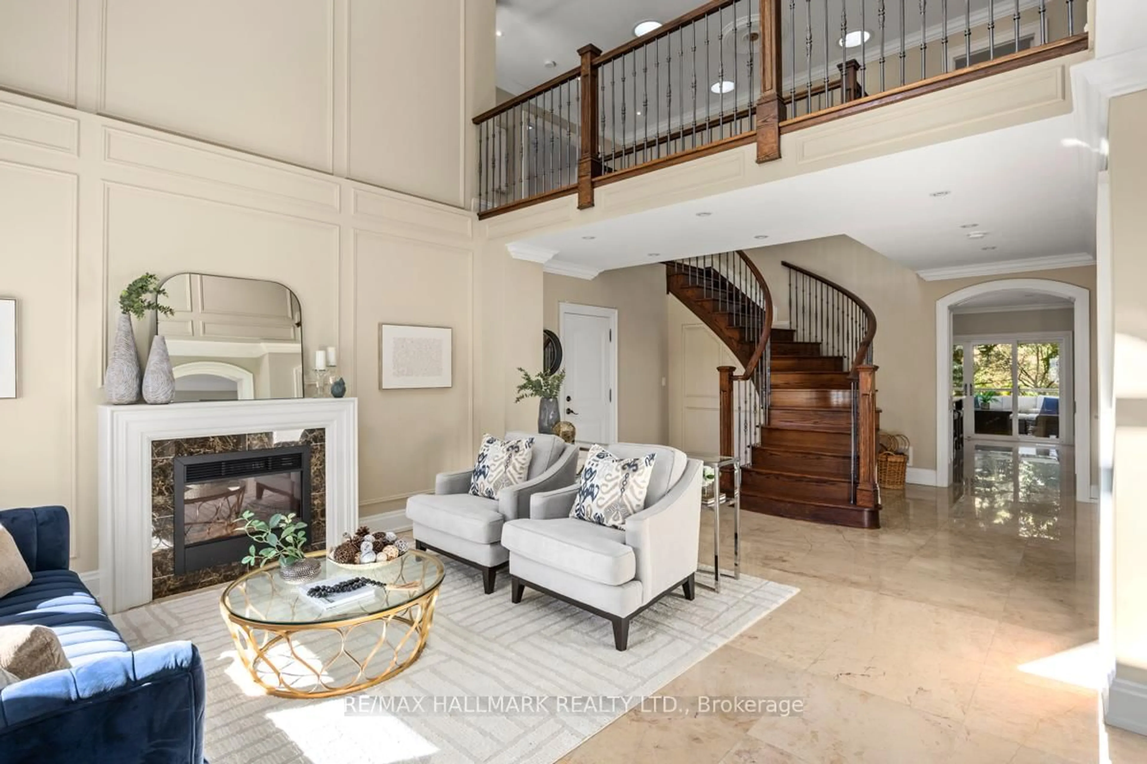 Indoor foyer for 14 Ballantyne Crt, Toronto Ontario M9A 1W9