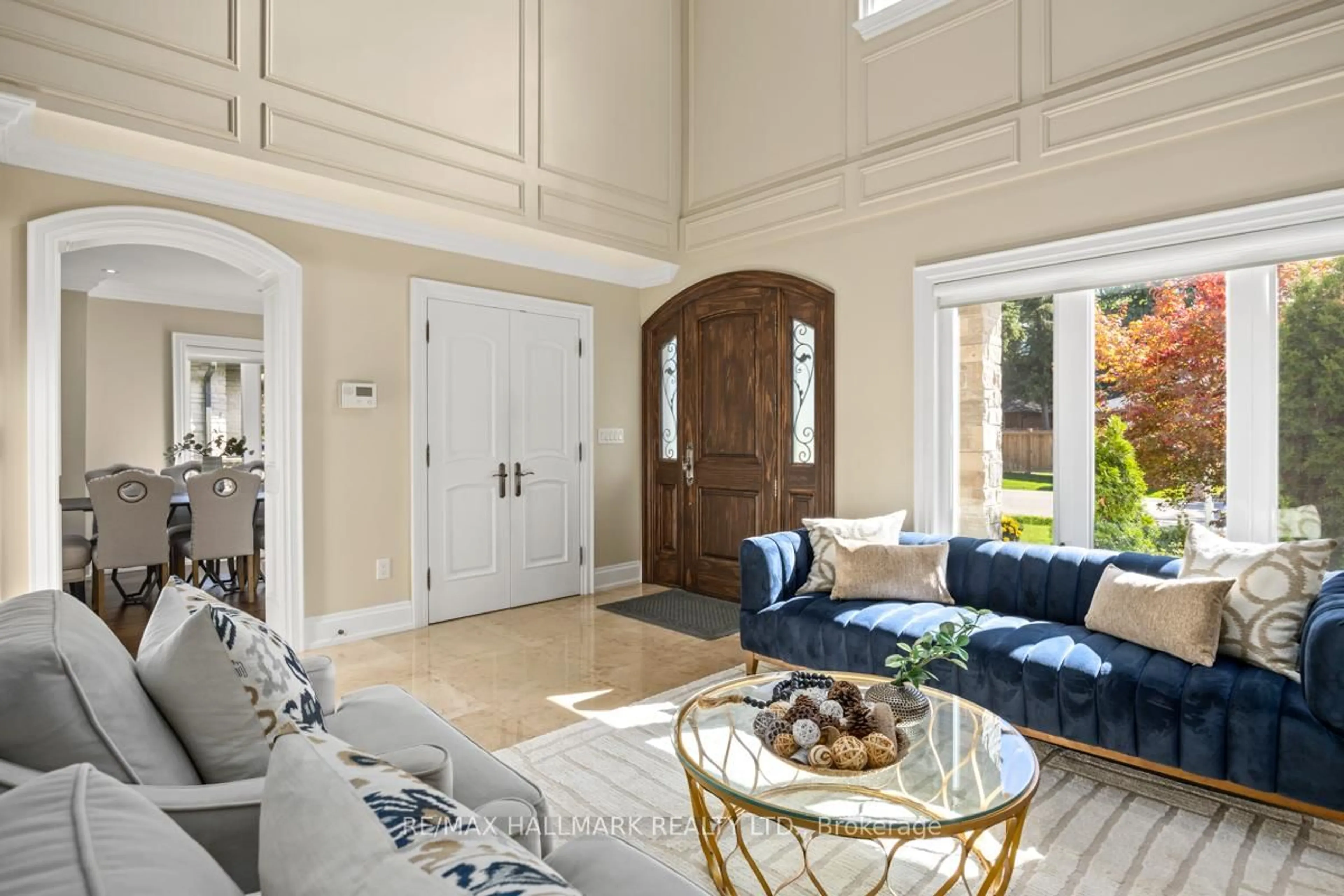 Living room with furniture, ceramic/tile floor for 14 Ballantyne Crt, Toronto Ontario M9A 1W9