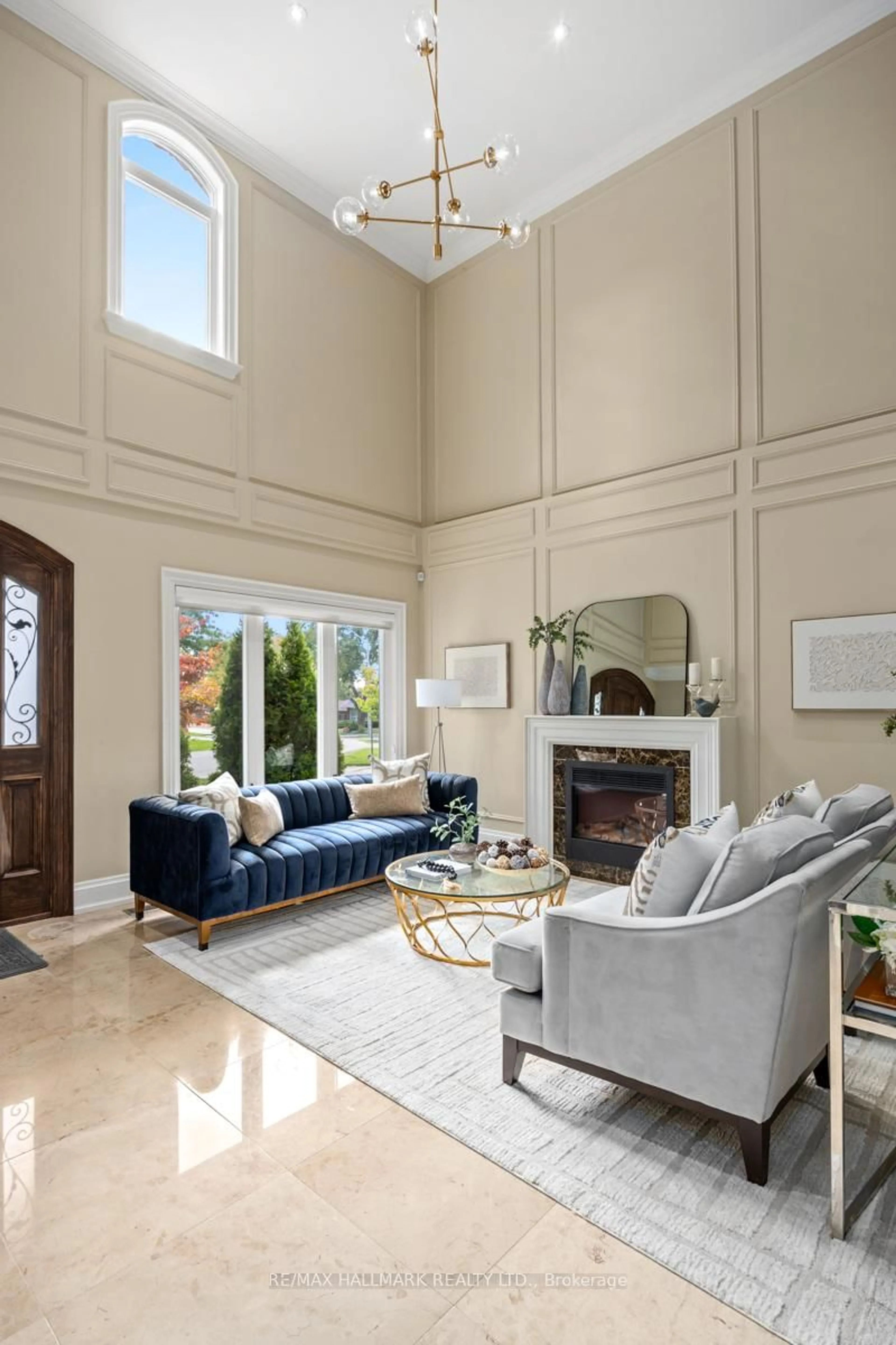 Living room with furniture, unknown for 14 Ballantyne Crt, Toronto Ontario M9A 1W9