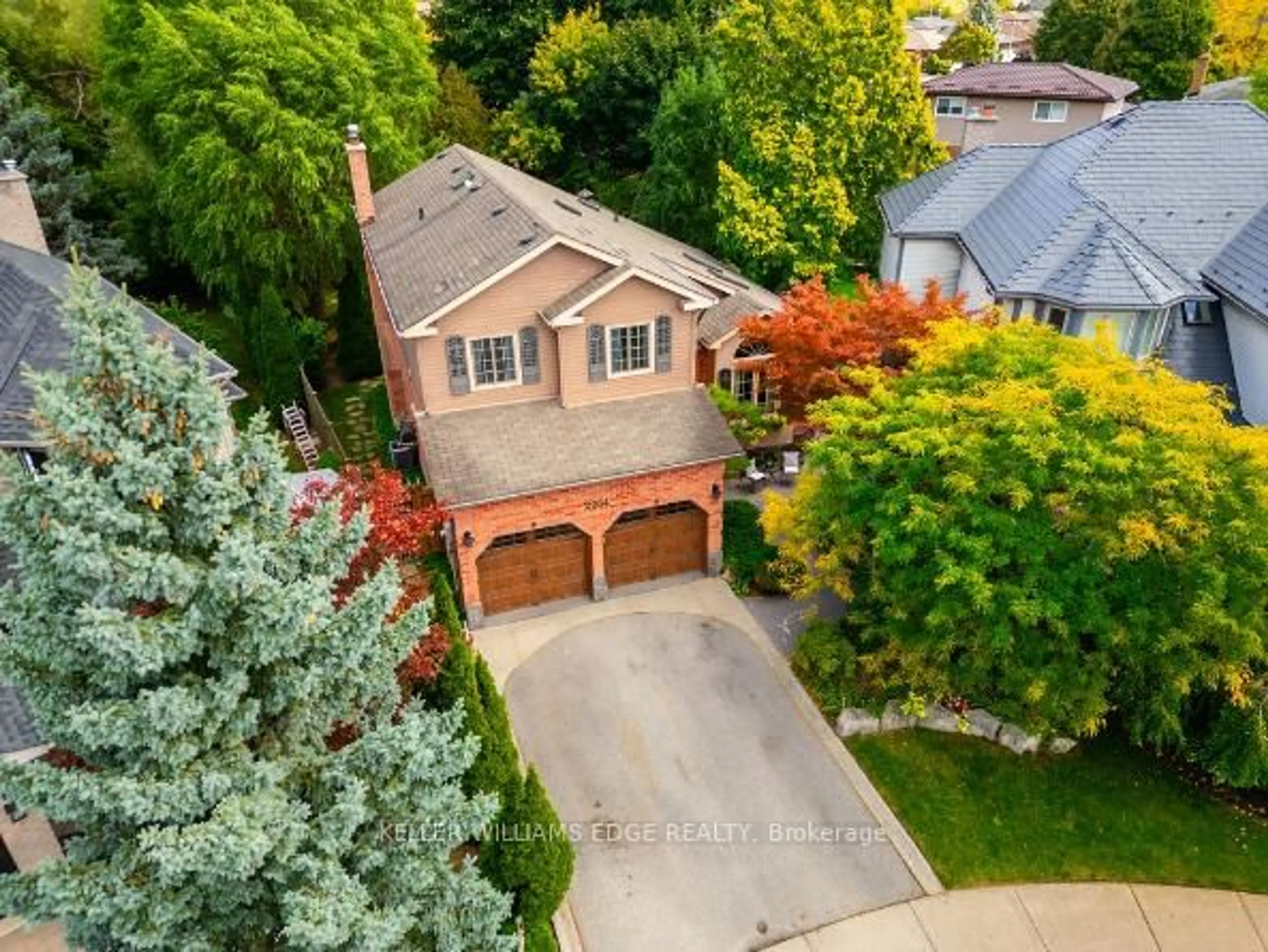 A pic from outside/outdoor area/front of a property/back of a property/a pic from drone, street for 2264 Heidi Ave, Burlington Ontario L7M 3W4