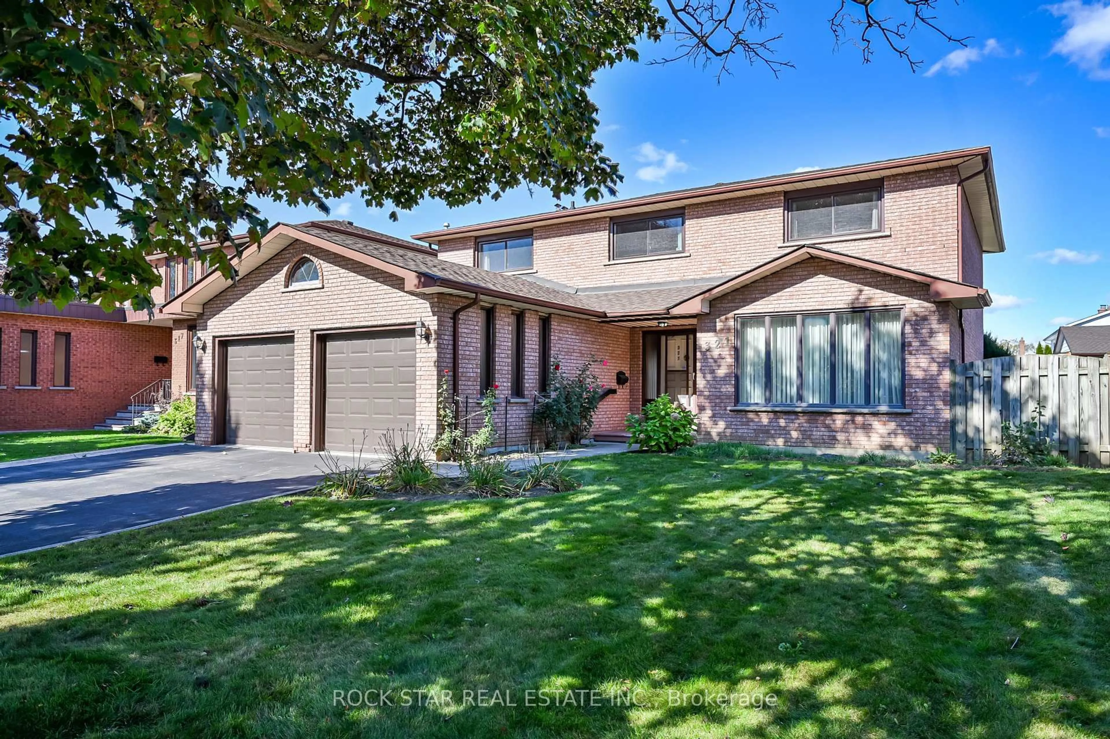 Home with brick exterior material, street for 321 Creelman Rd, Mississauga Ontario L5A 4A6