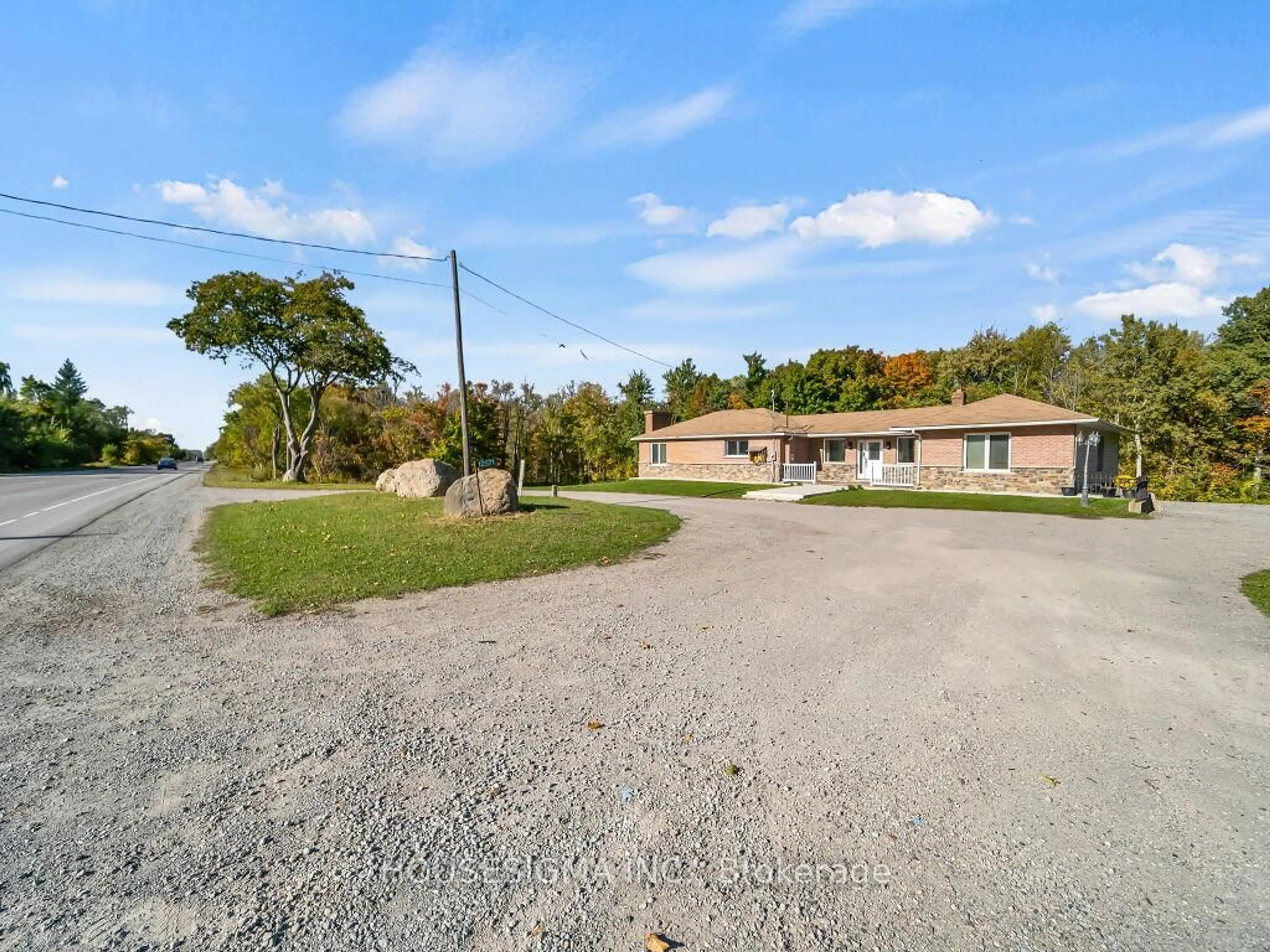 A pic from outside/outdoor area/front of a property/back of a property/a pic from drone, water/lake/river/ocean view for 12571 Regional Rd 25 Rd, Halton Hills Ontario L7J 2M1