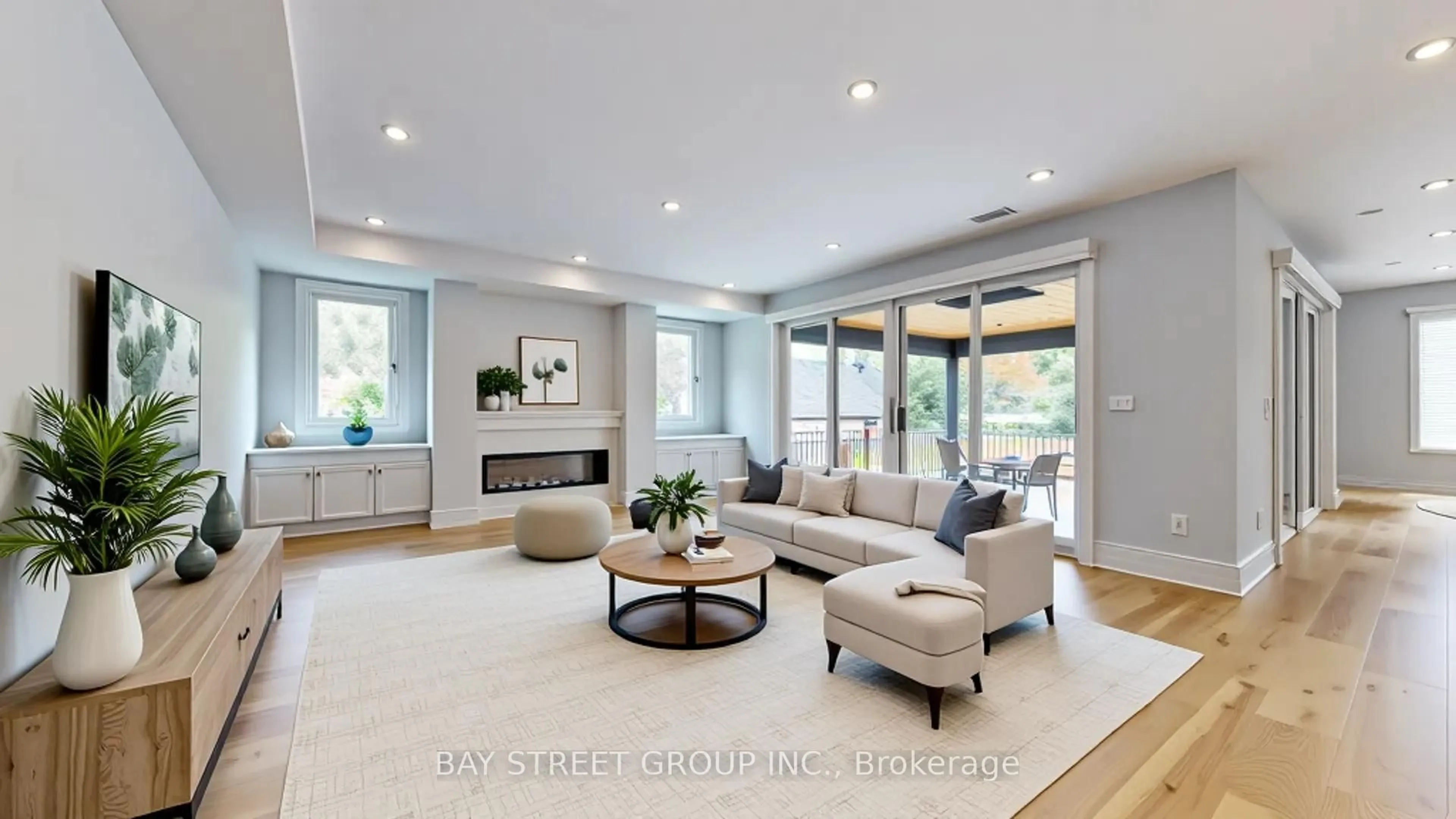 Living room with furniture, unknown for 2267 Fifth Line, Mississauga Ontario L5K 1V7