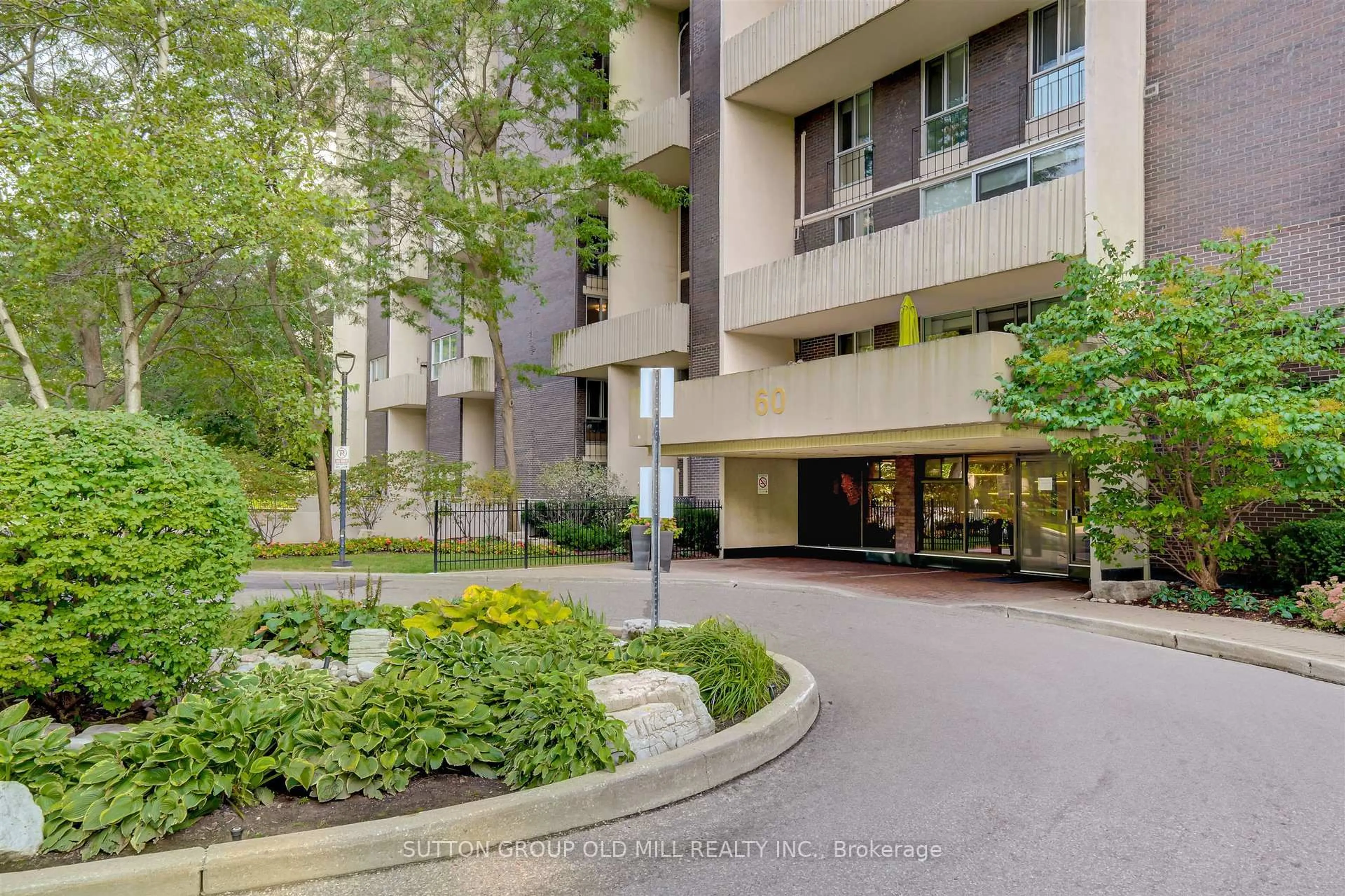 Indoor foyer for 60 Southport St #916, Toronto Ontario M6S 3N4