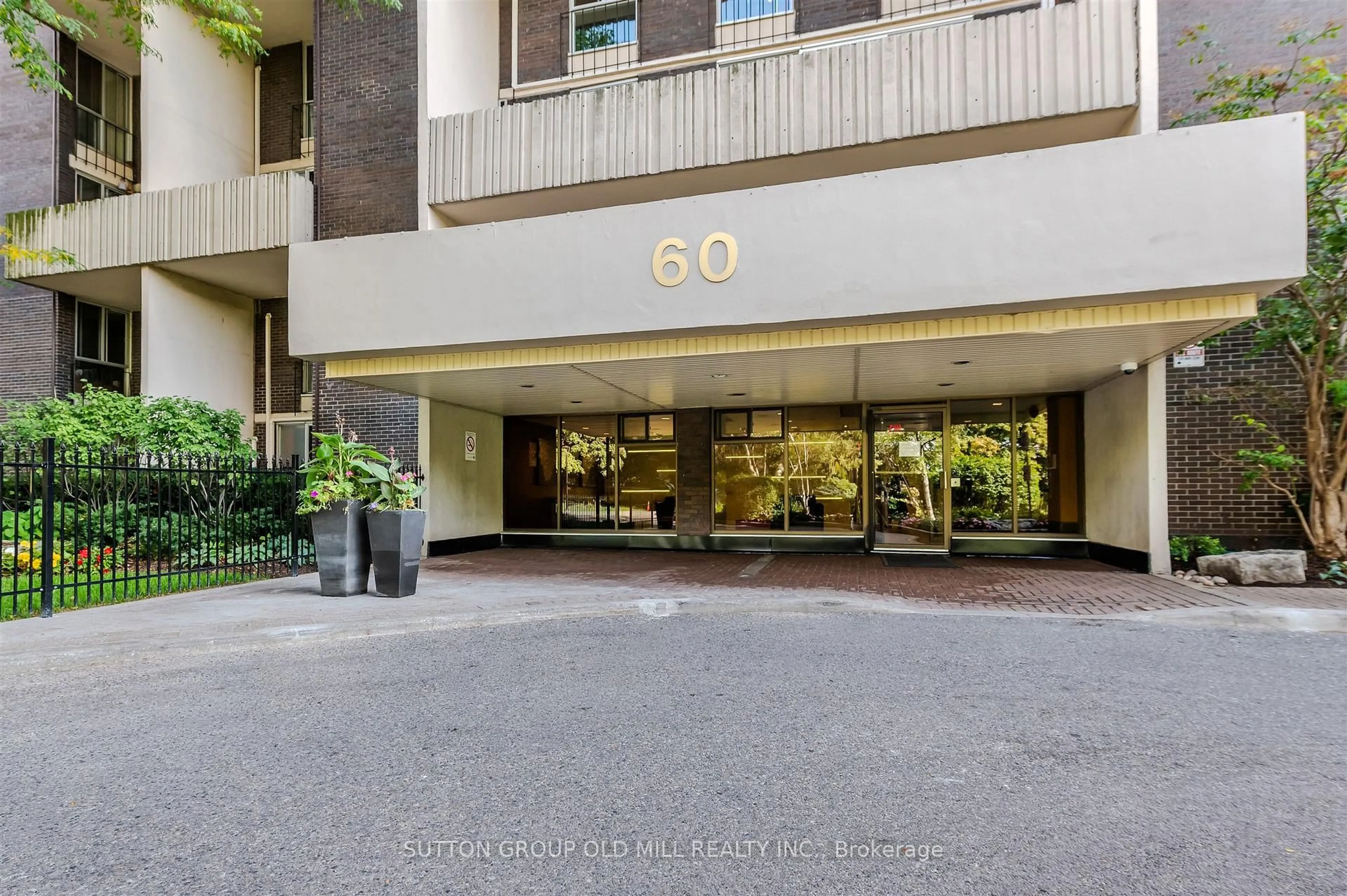 Indoor foyer for 60 Southport St #916, Toronto Ontario M6S 3N4