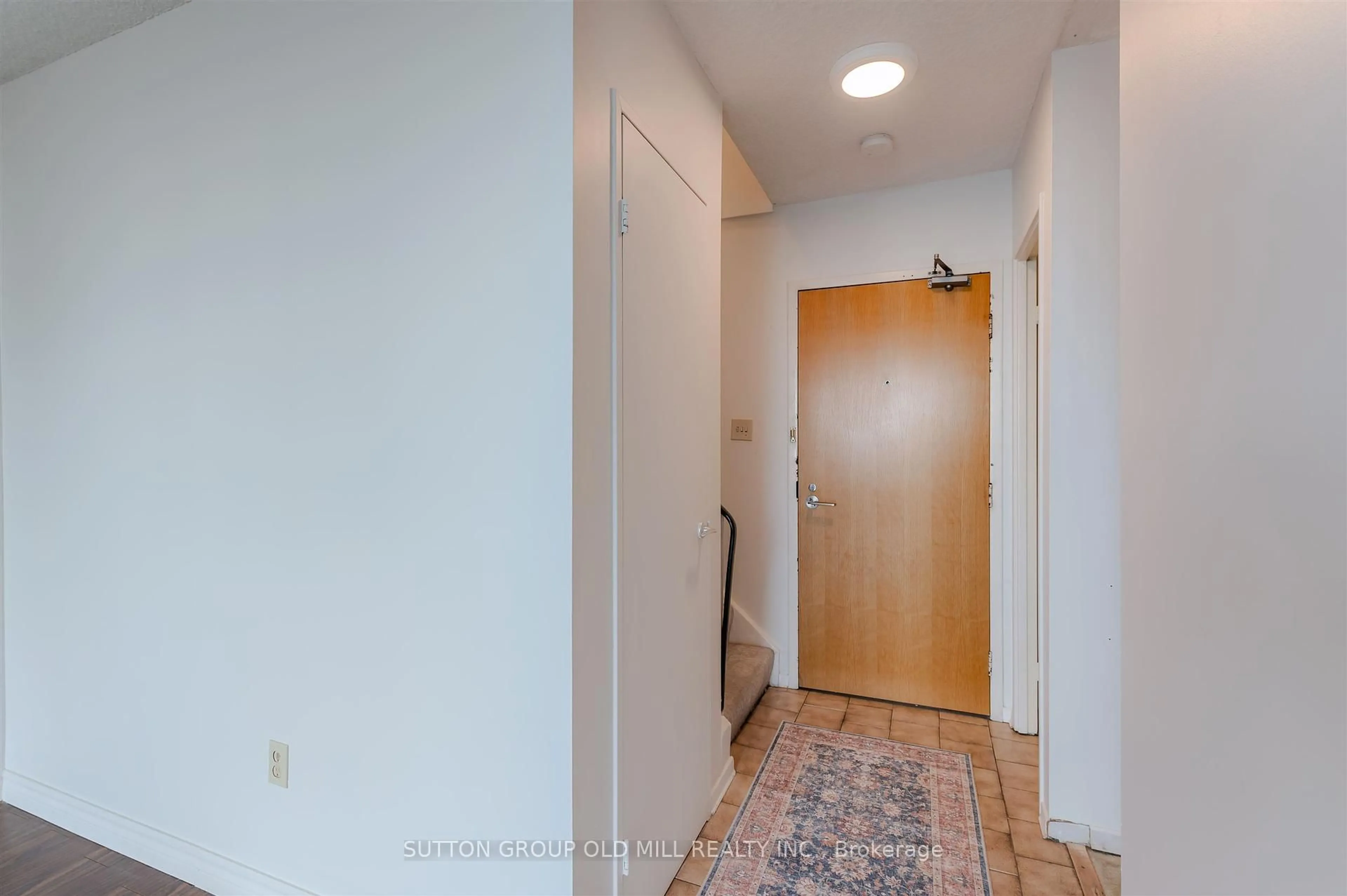 Indoor entryway for 60 Southport St #916, Toronto Ontario M6S 3N4