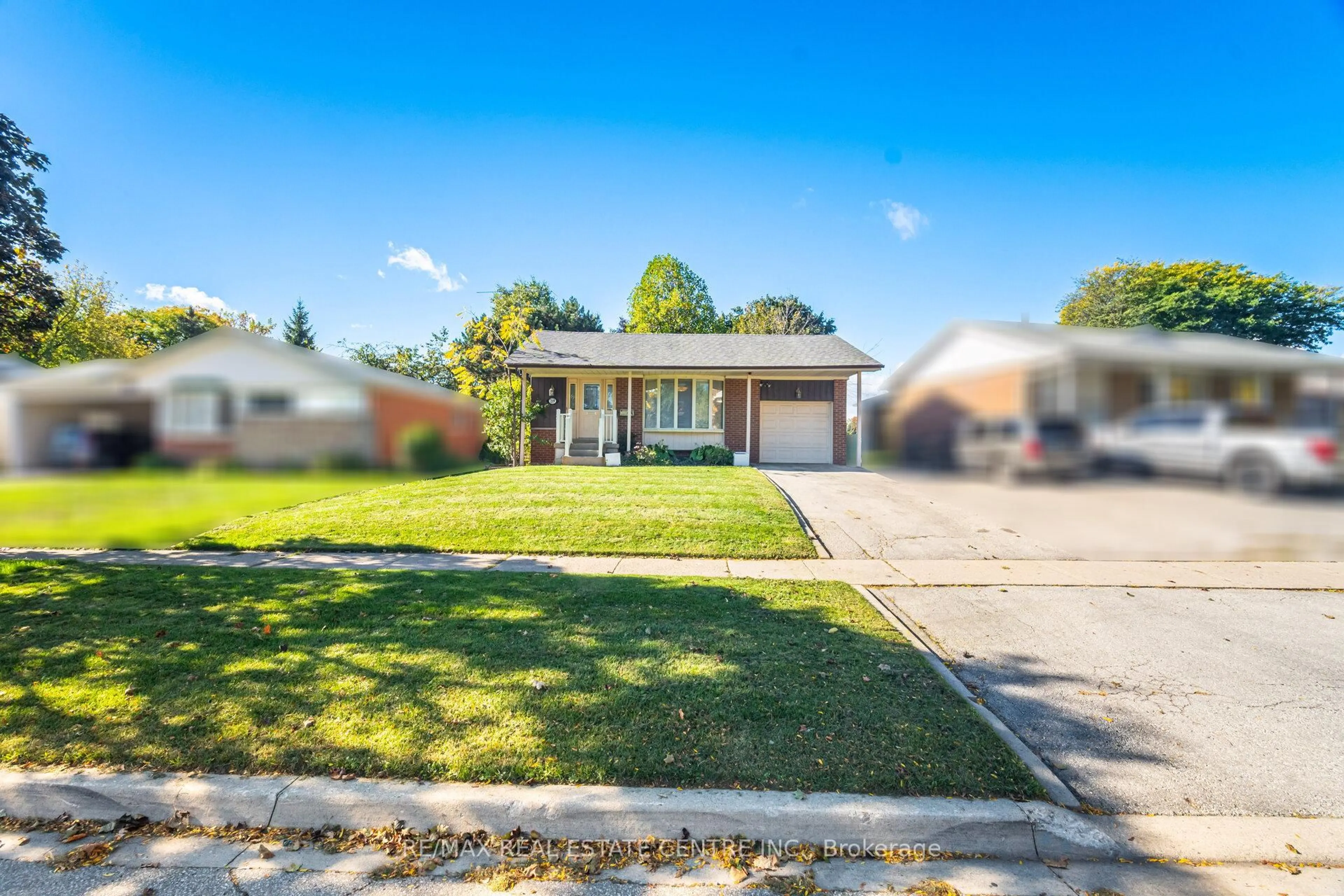 A pic from outside/outdoor area/front of a property/back of a property/a pic from drone, street for 219 Mill St, Brampton Ontario L6Y 1T9