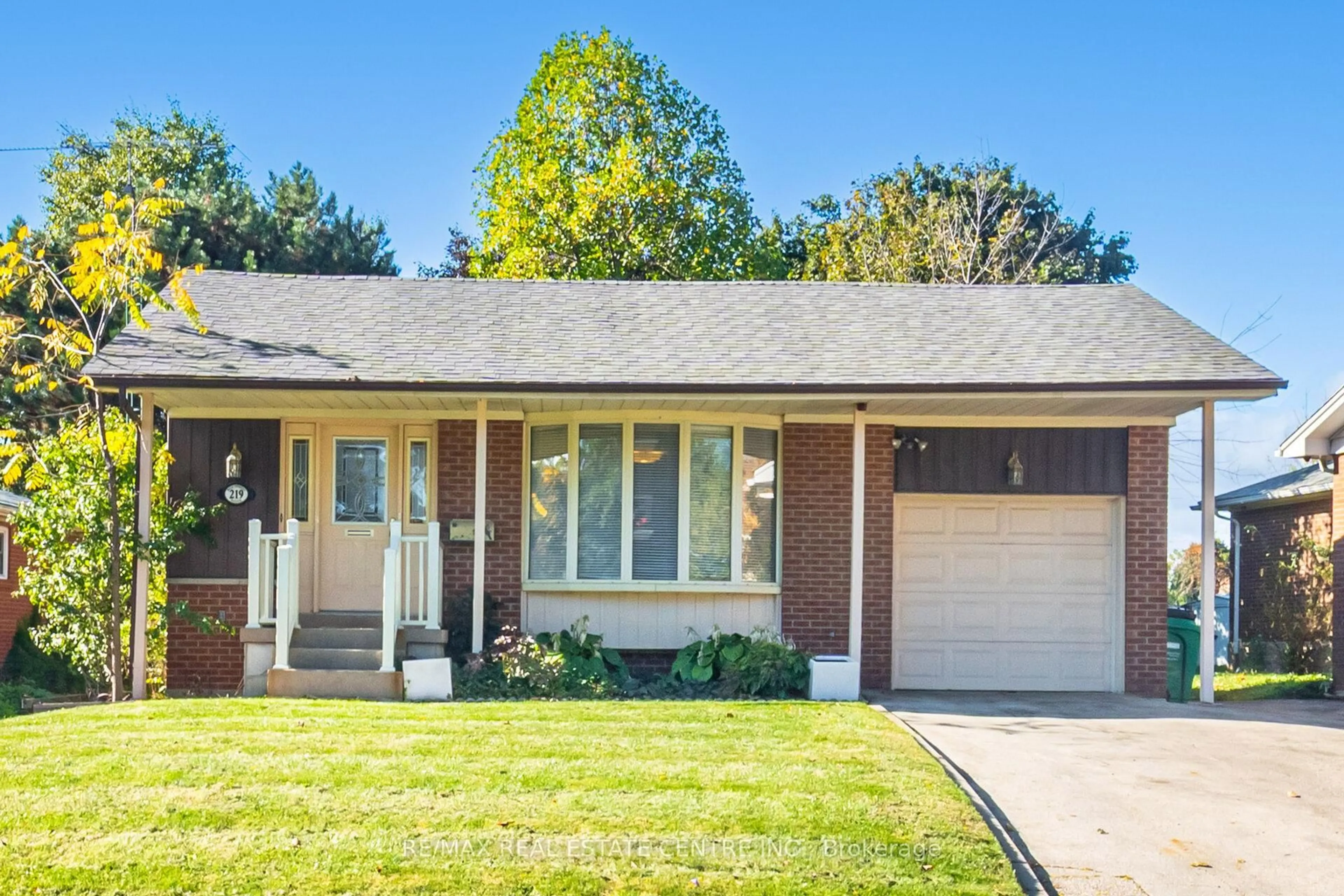 Home with brick exterior material, street for 219 Mill St, Brampton Ontario L6Y 1T9