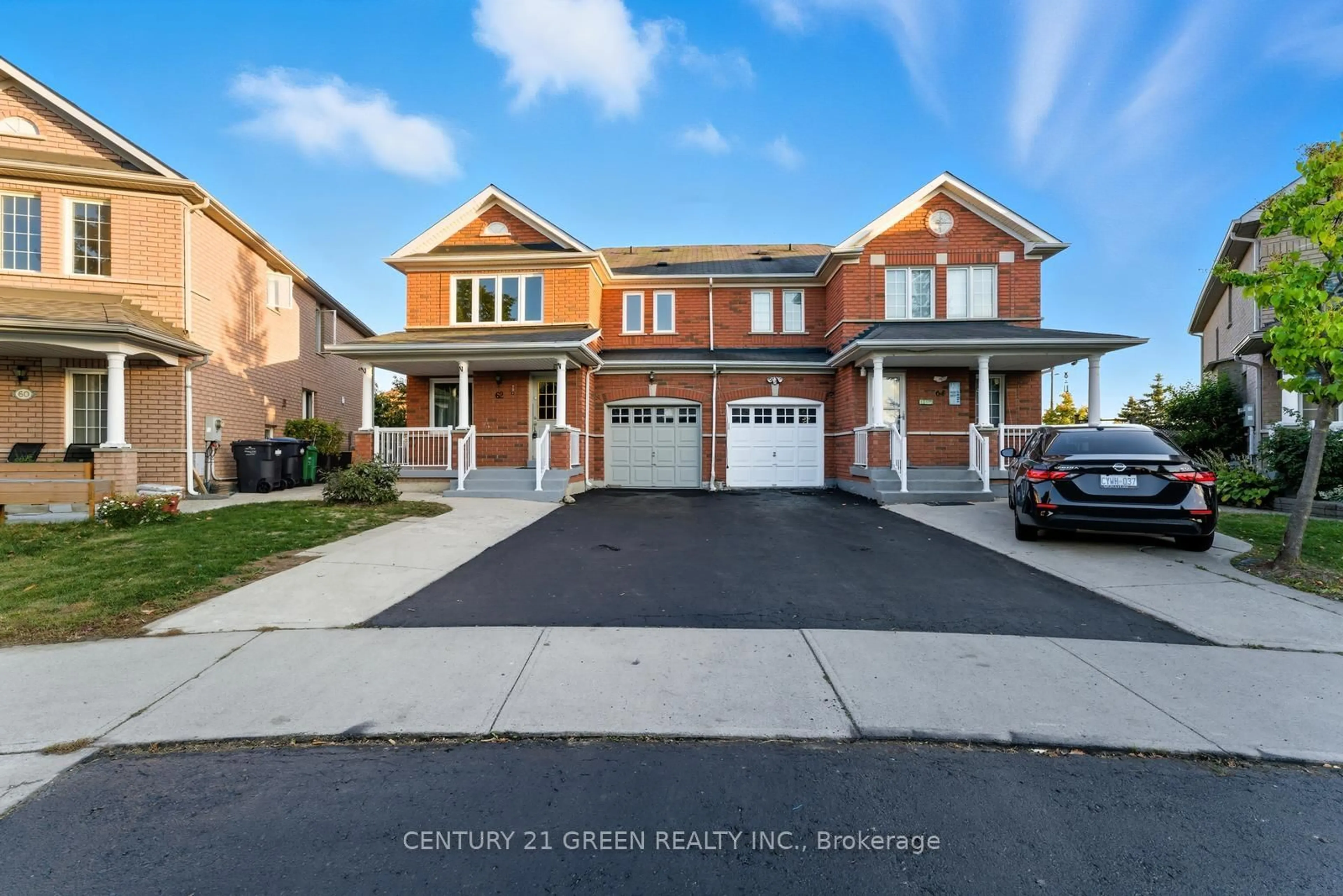 A pic from outside/outdoor area/front of a property/back of a property/a pic from drone, street for 62 Saintsbury Cres, Brampton Ontario L6R 2V8
