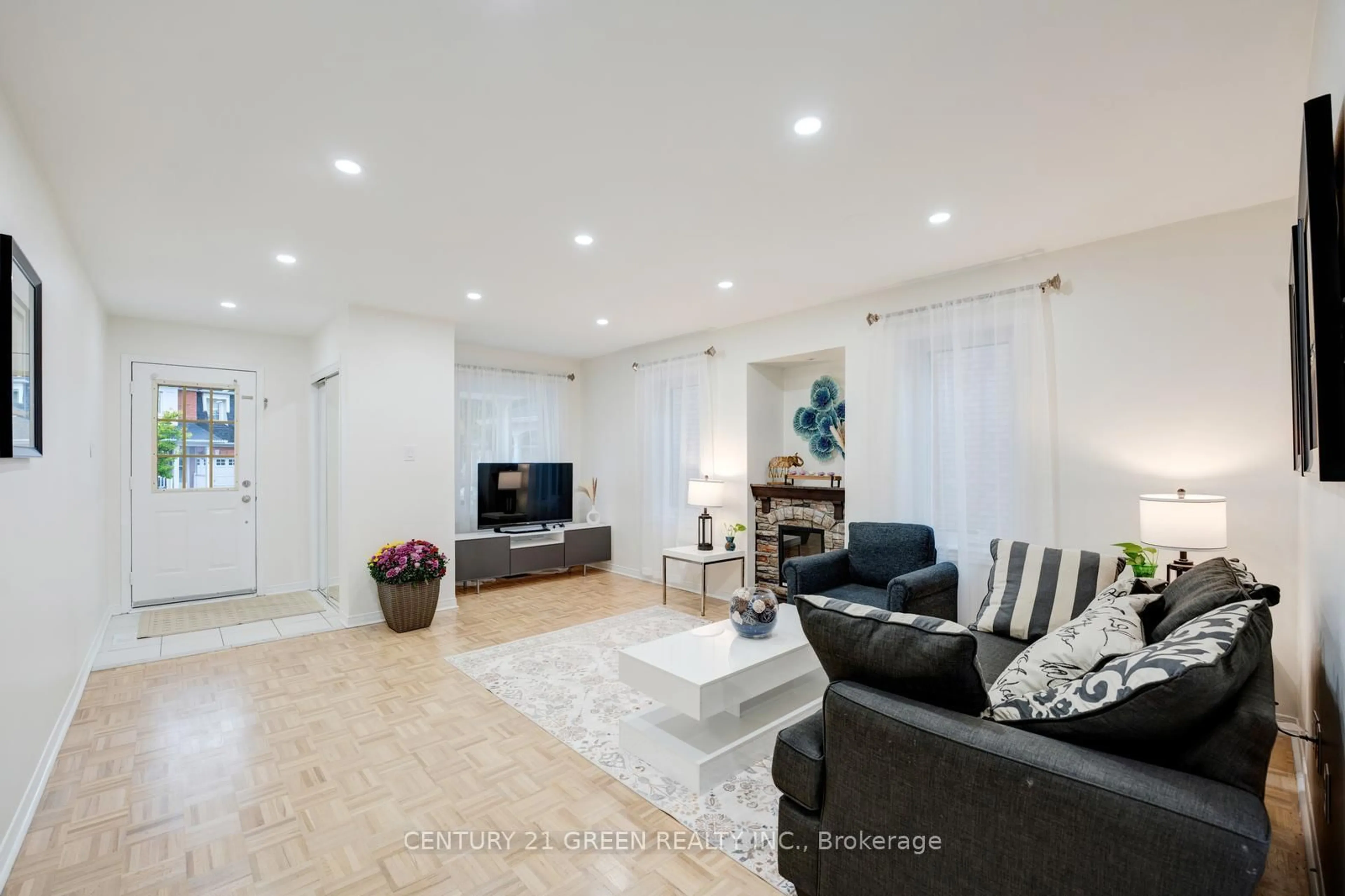 Living room with furniture, unknown for 62 Saintsbury Cres, Brampton Ontario L6R 2V8
