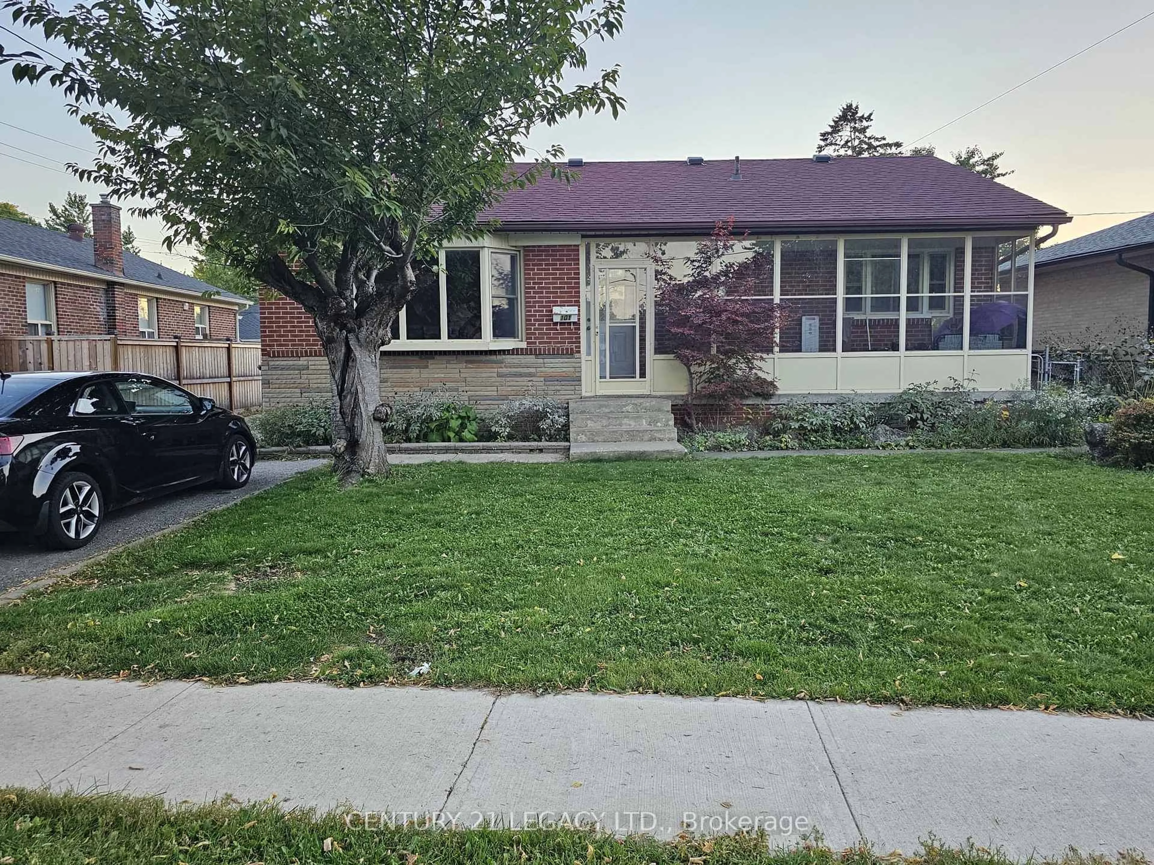Home with brick exterior material, street for 101 McMurchy Ave, Brampton Ontario L6Y 1Y7