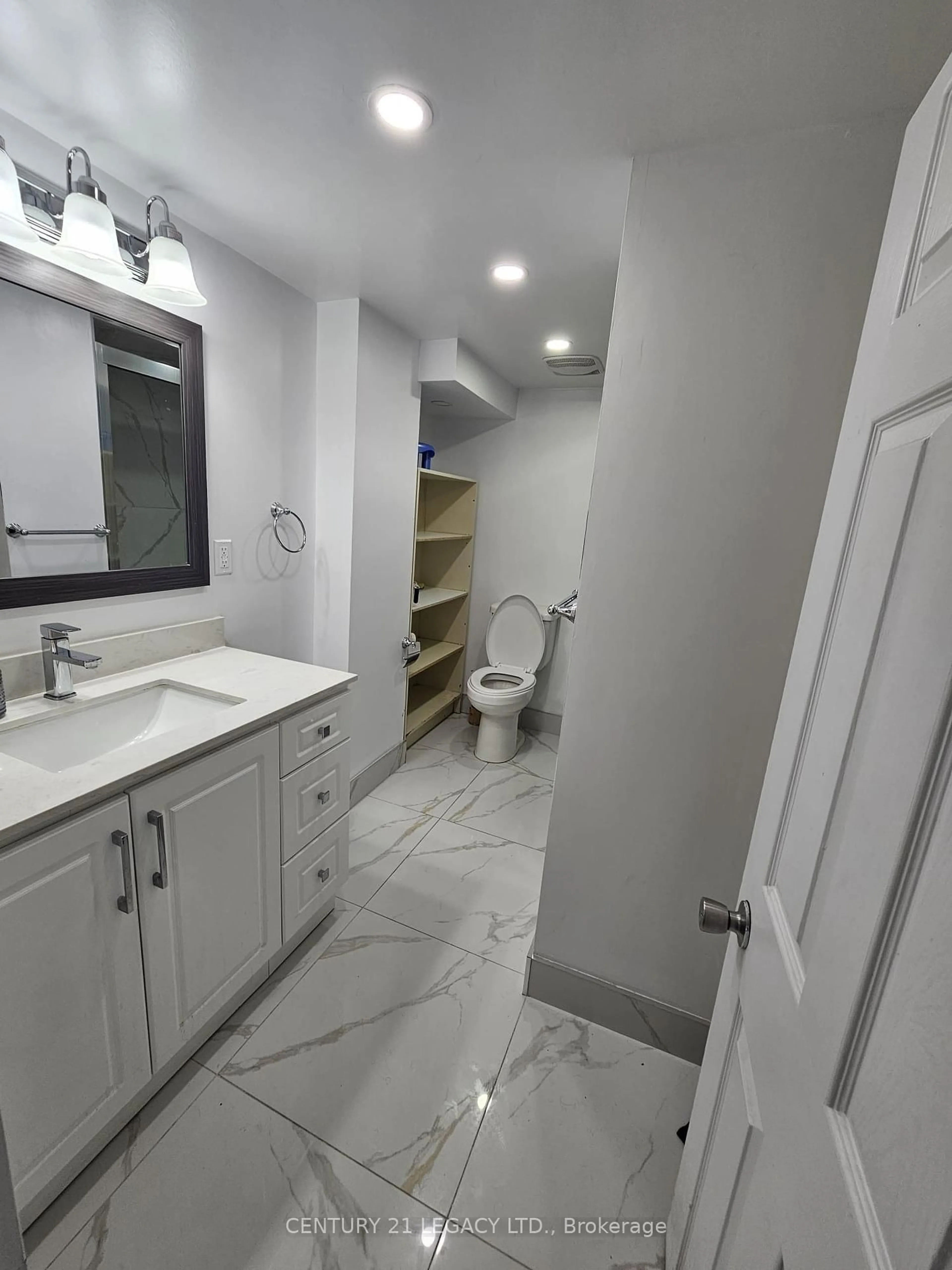 Contemporary bathroom, ceramic/tile floor for 101 McMurchy Ave, Brampton Ontario L6Y 1Y7