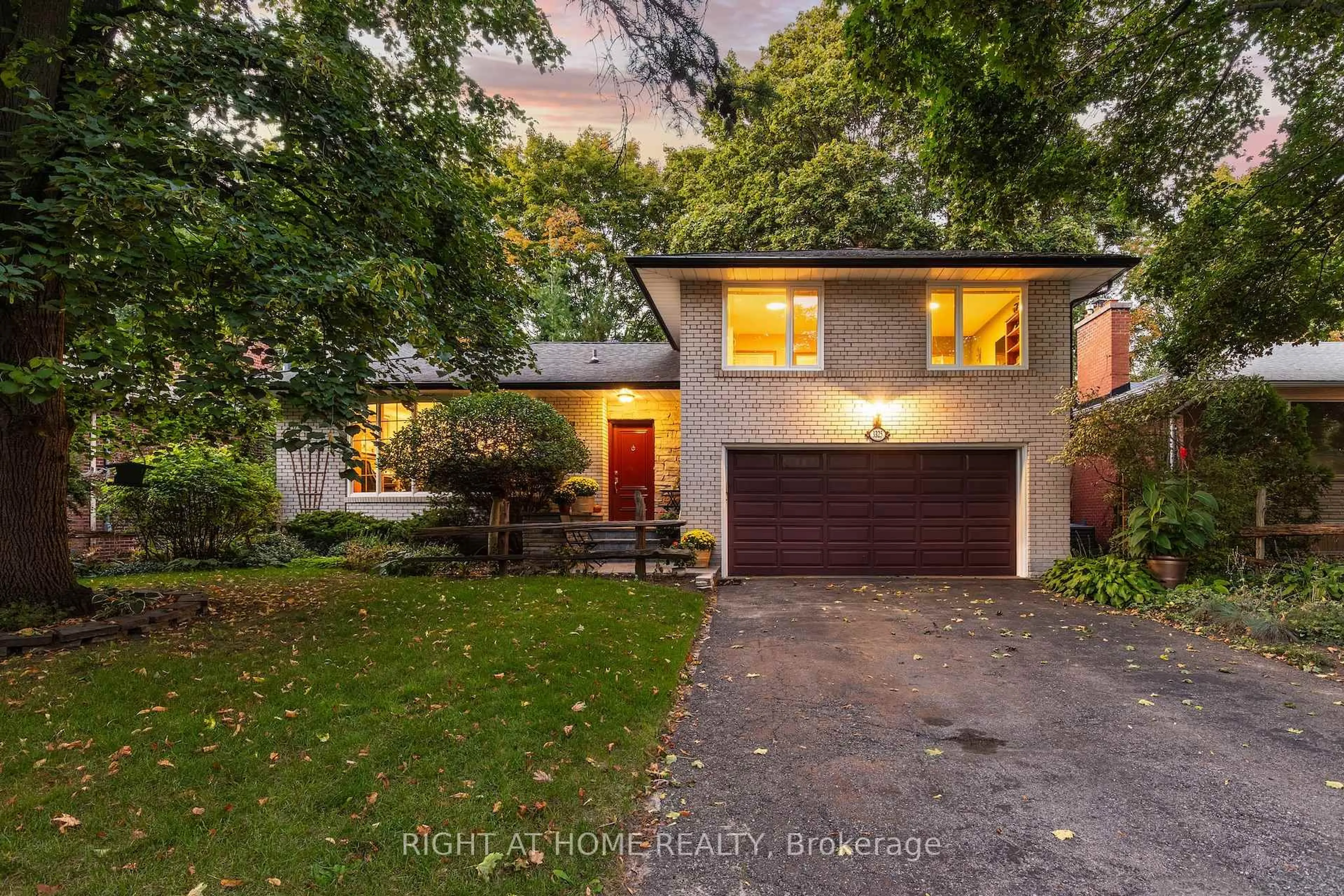 Home with brick exterior material, street for 3325 Enniskillen Circ, Mississauga Ontario L5C 2M9
