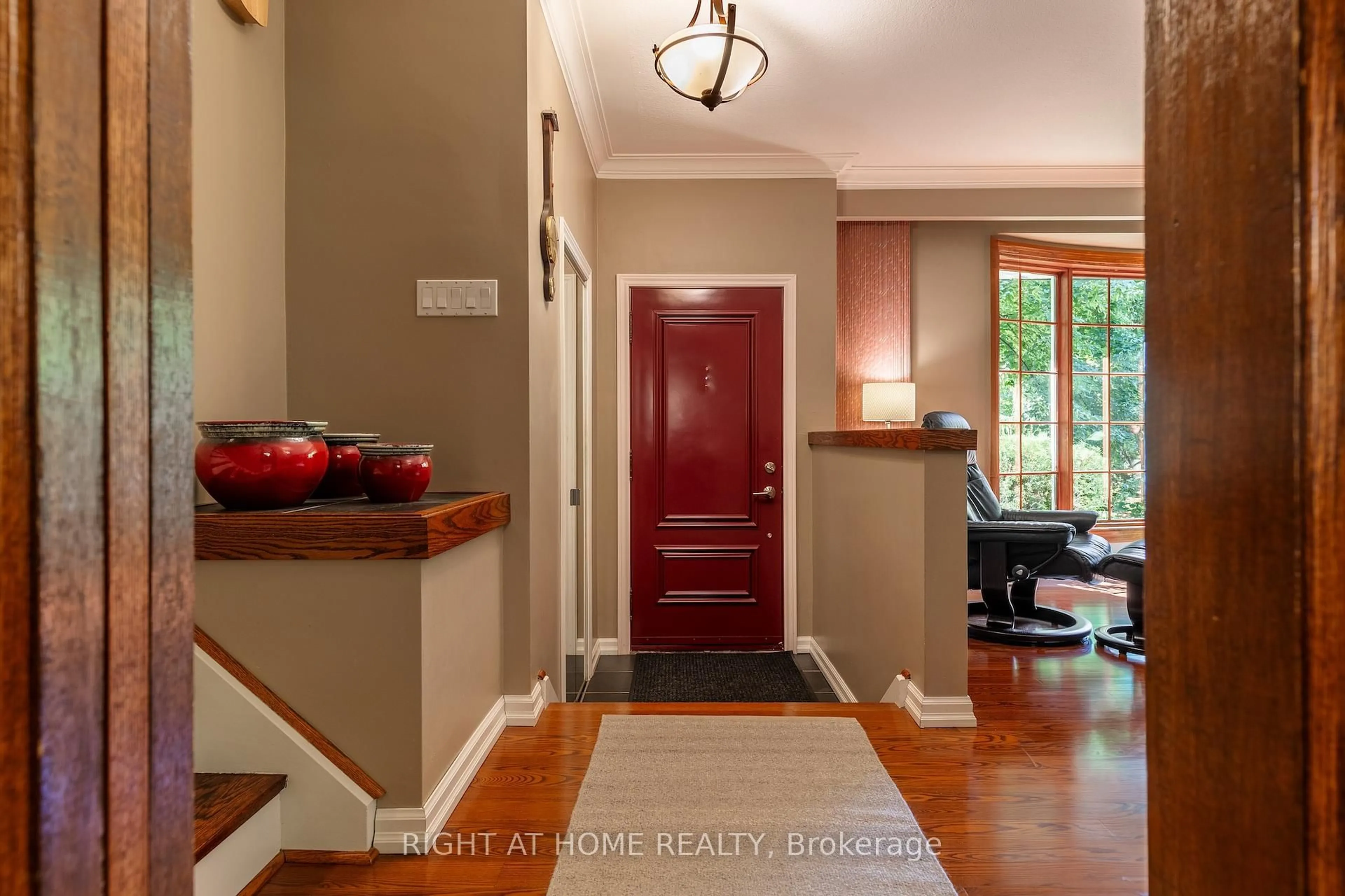 Indoor entryway for 3325 Enniskillen Circ, Mississauga Ontario L5C 2M9