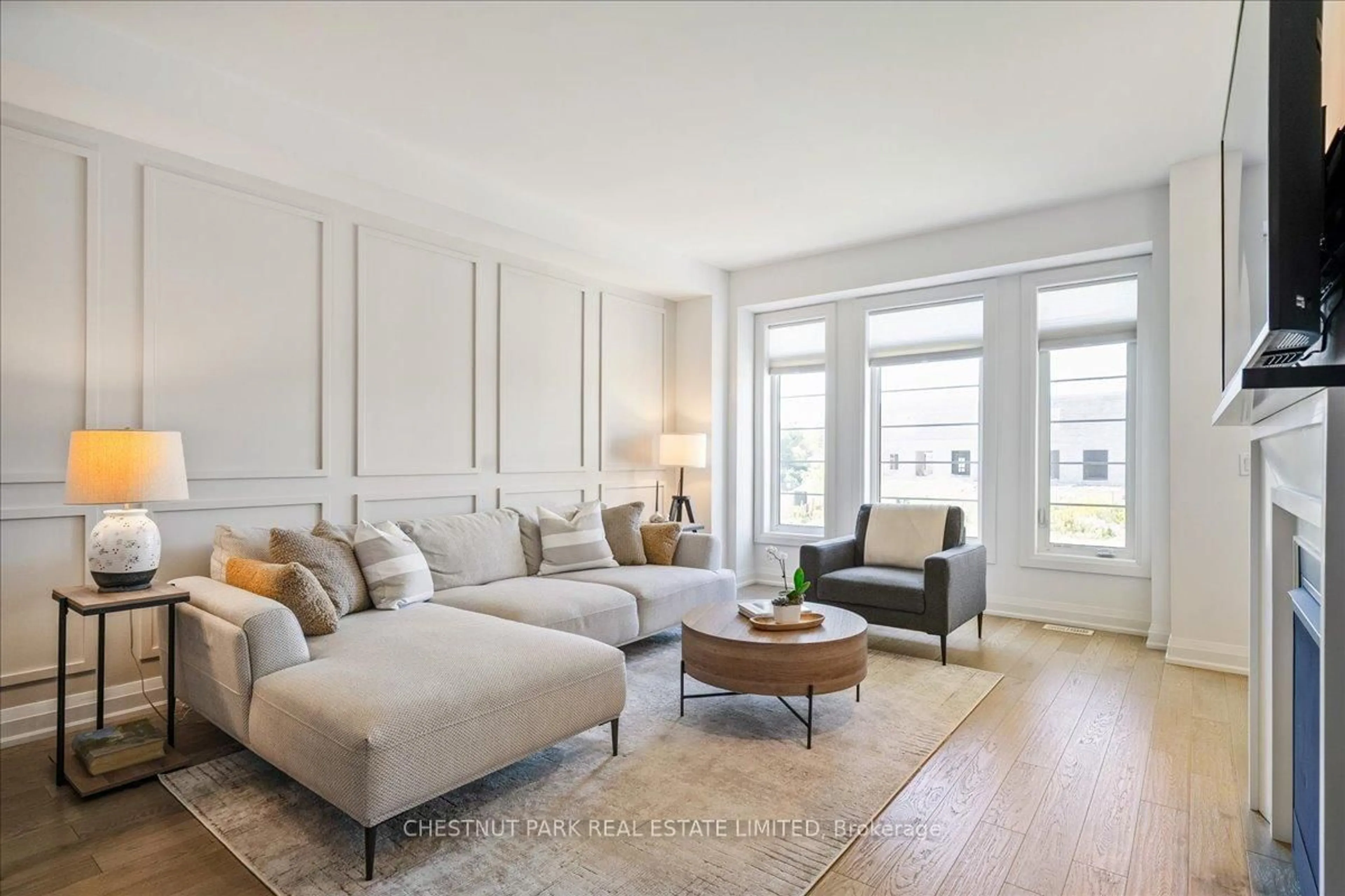 Living room with furniture, unknown for 4005 Sixth Line, Oakville Ontario L6H 7C7