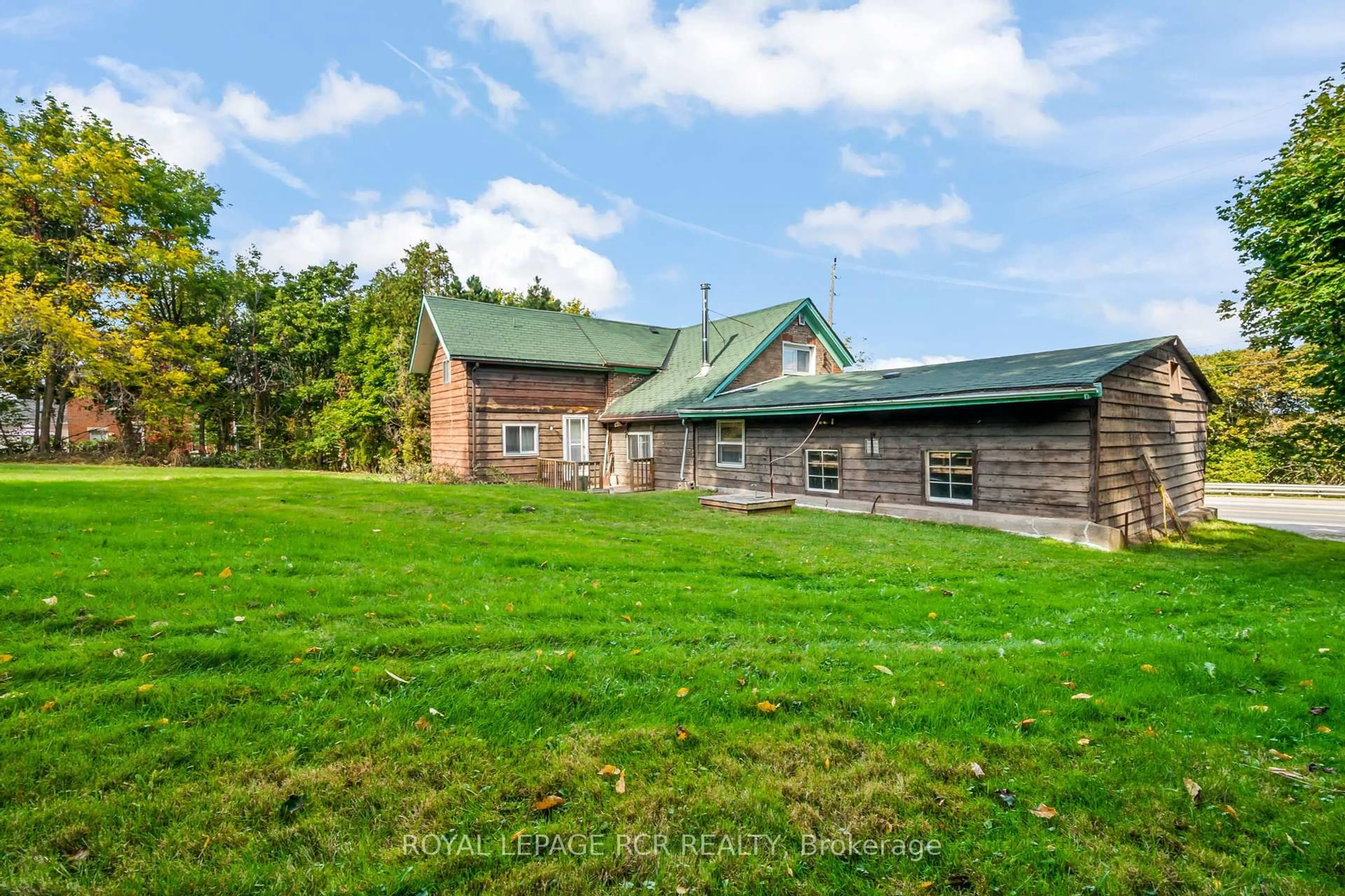 A pic from outside/outdoor area/front of a property/back of a property/a pic from drone, unknown for 19726 Airport Rd, Caledon Ontario L7K 0A3