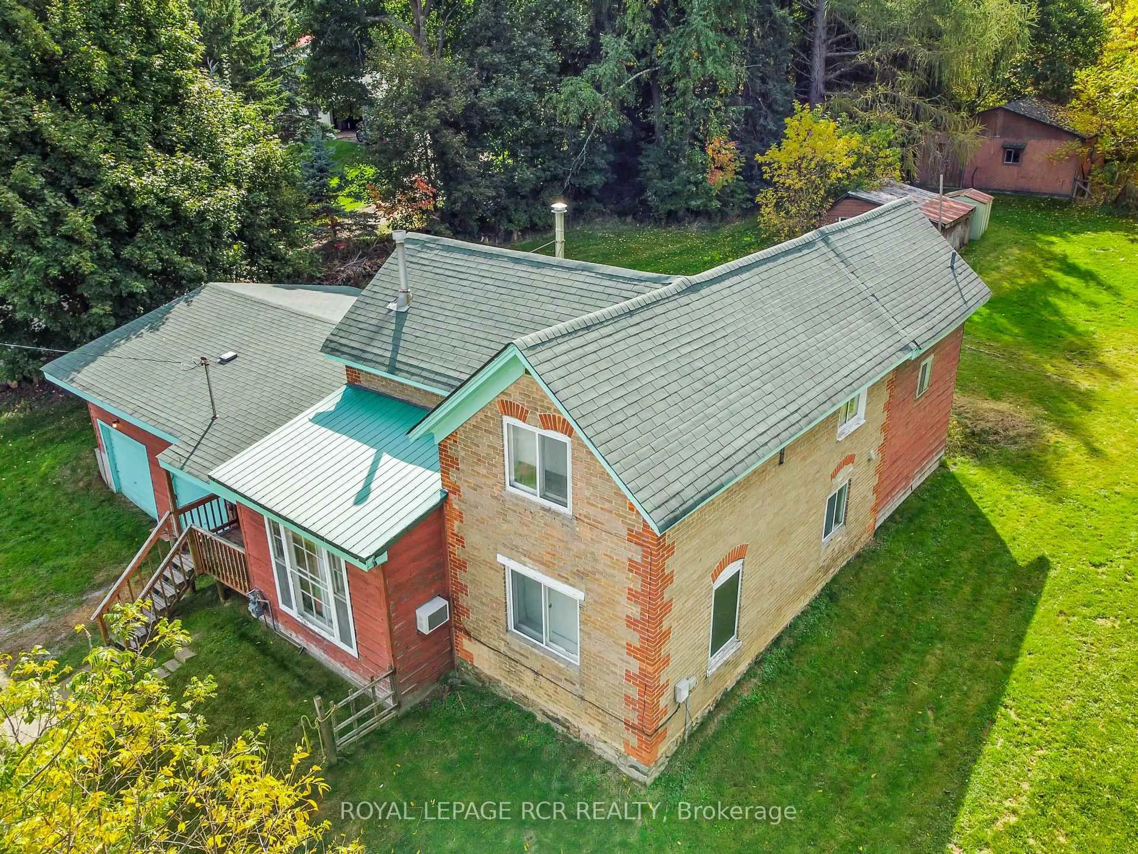 A pic from outside/outdoor area/front of a property/back of a property/a pic from drone, building for 19726 Airport Rd, Caledon Ontario L7K 0A3