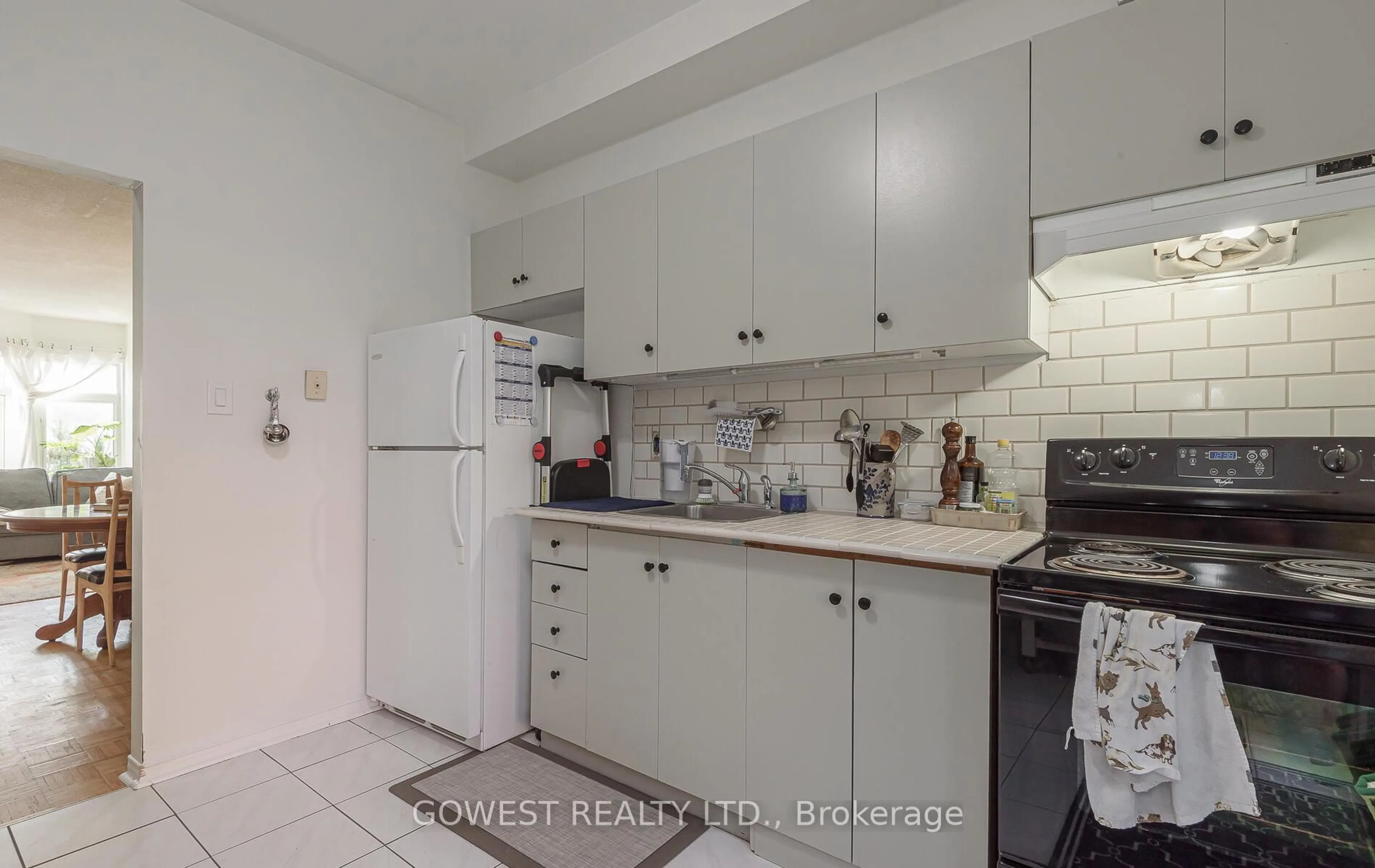 Standard kitchen, unknown for 1538 Dupont St #B, Toronto Ontario M6P 4G7