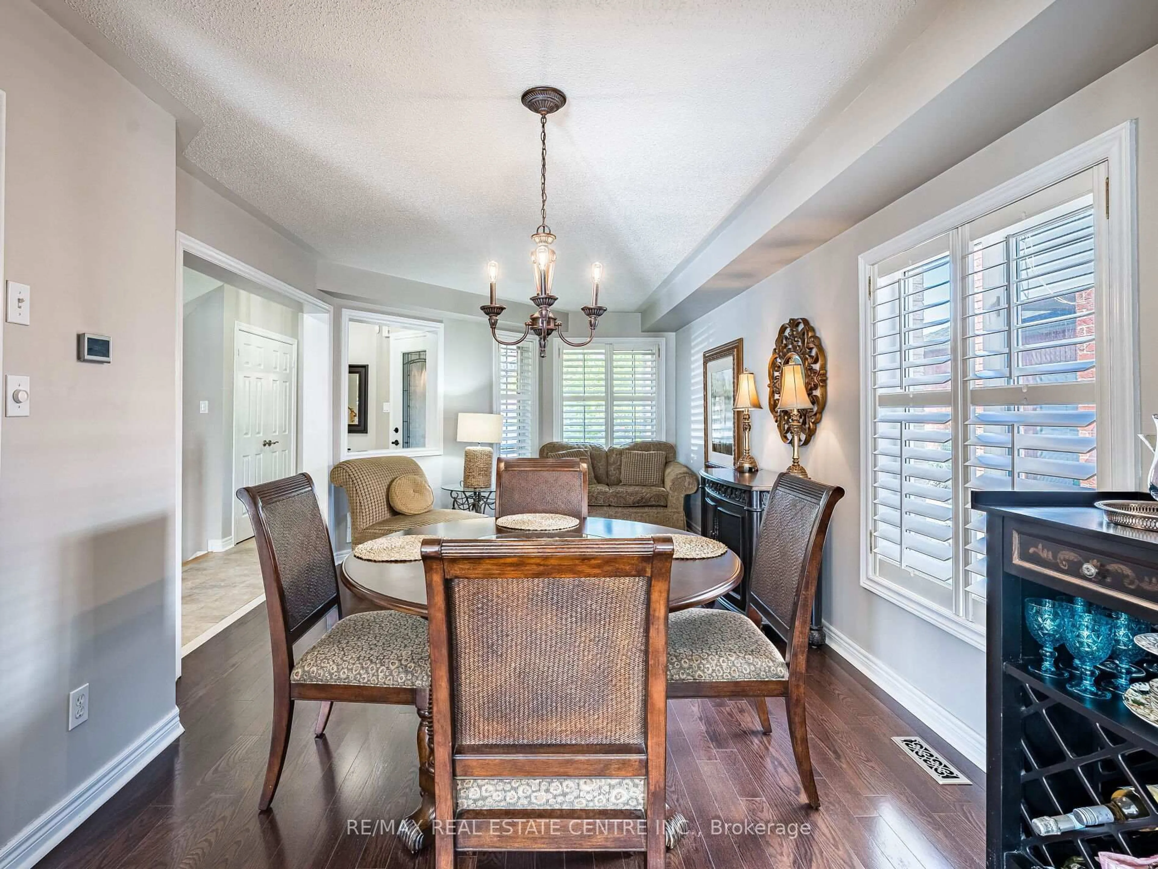 Dining room, wood/laminate floor for 137 Mowat Cres, Halton Hills Ontario L7G 6A8