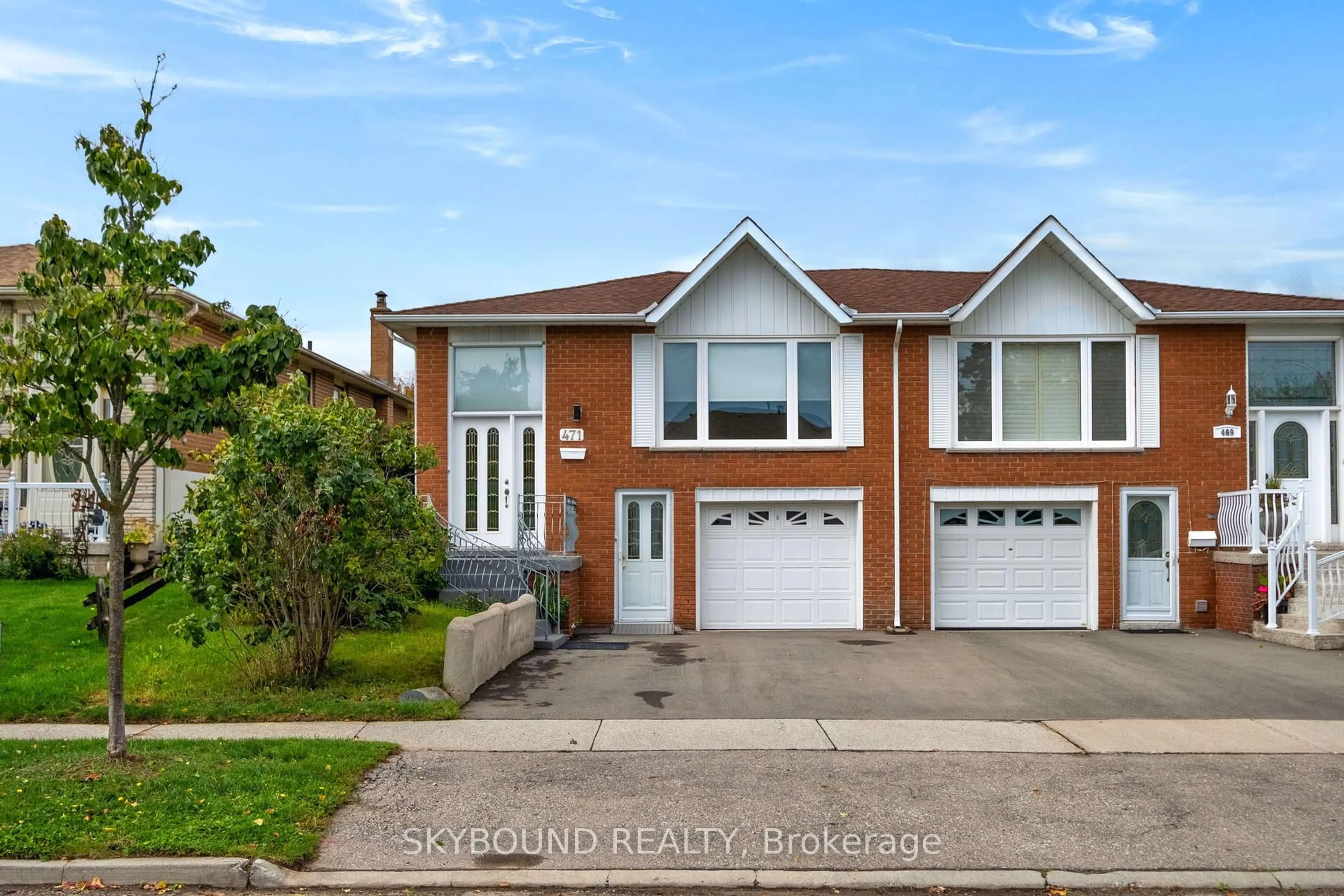 Home with brick exterior material, street for 471 Fergo Ave, Mississauga Ontario L5B 2J2