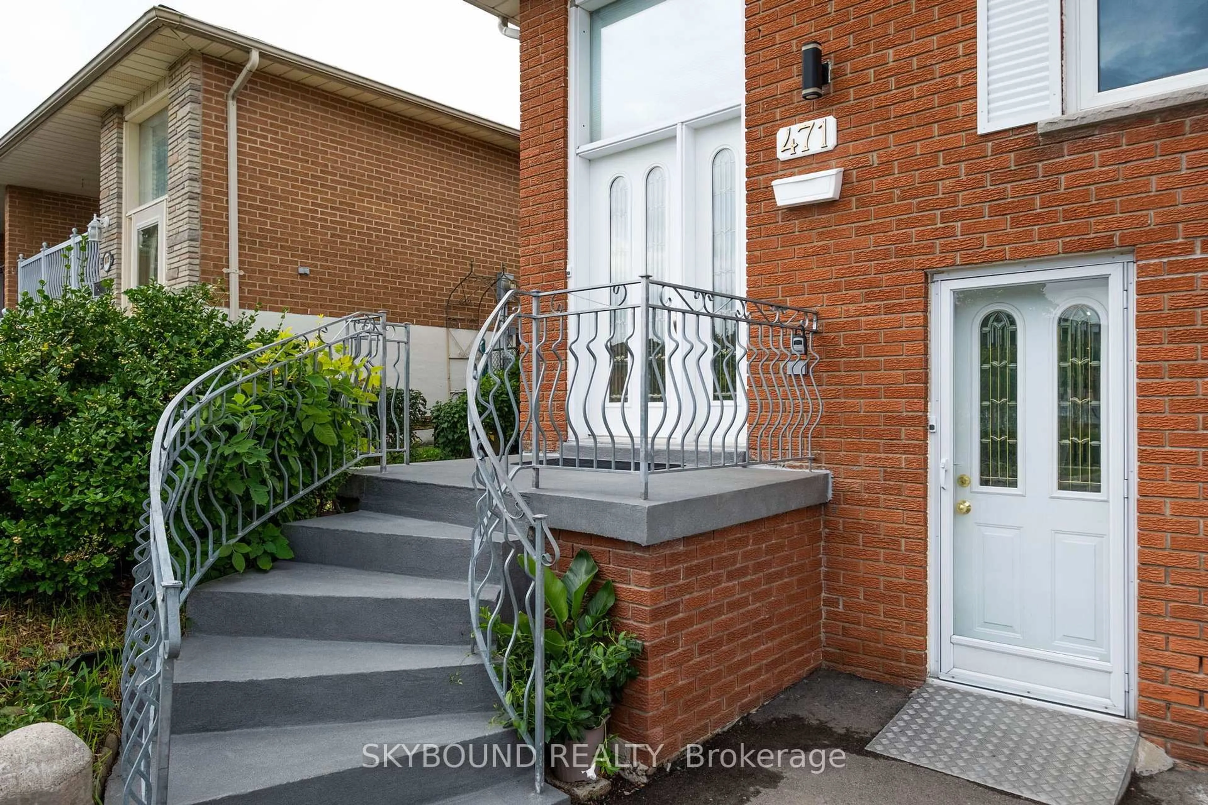 Unknown for 471 Fergo Ave, Mississauga Ontario L5B 2J2