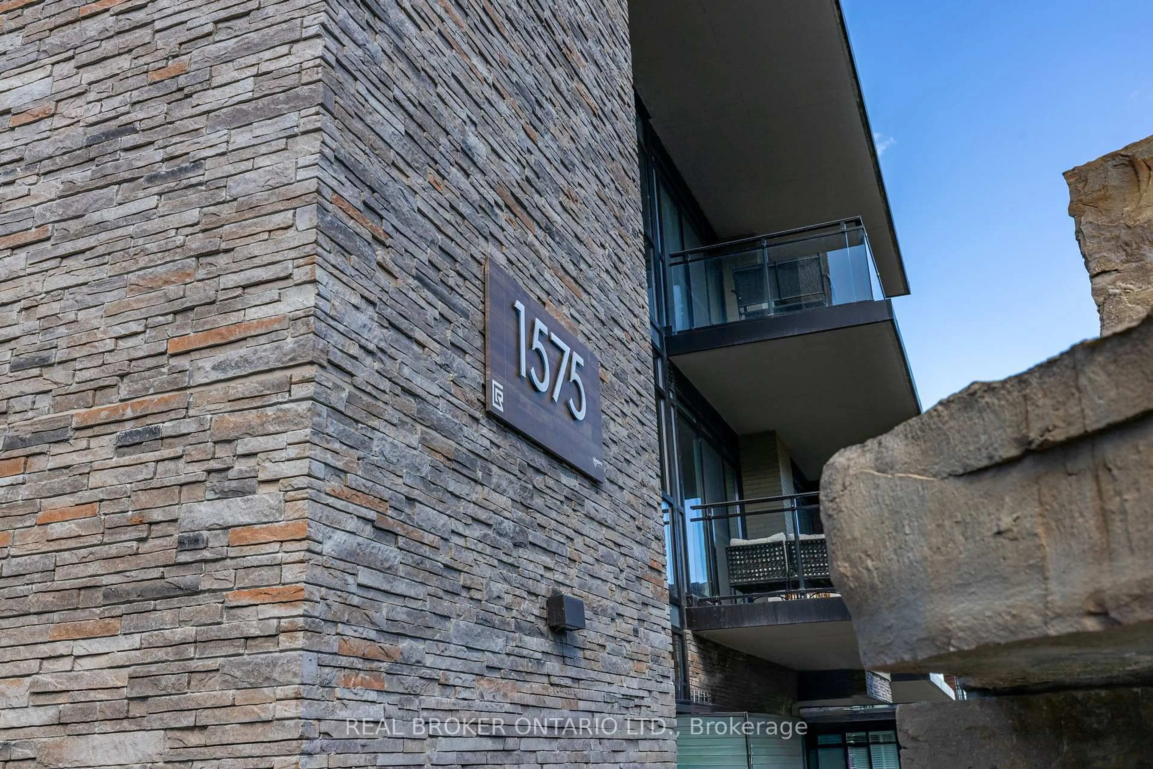 Unknown for 1575 Lakeshore Rd #236, Mississauga Ontario L5J 1J4