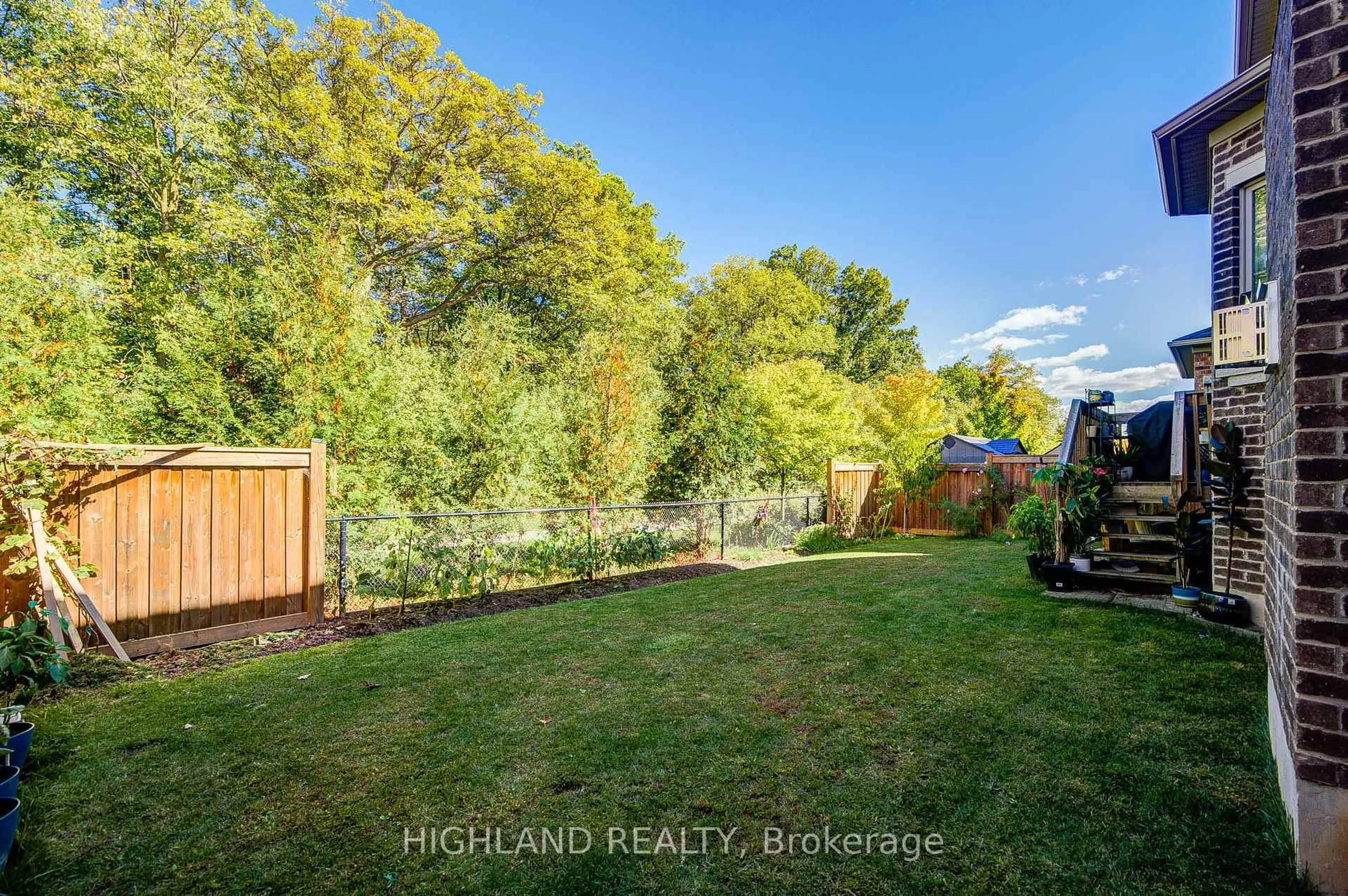 A pic from outside/outdoor area/front of a property/back of a property/a pic from drone, forest/trees view for 3185 Meadow Marsh Cres, Oakville Ontario L6H 0T6