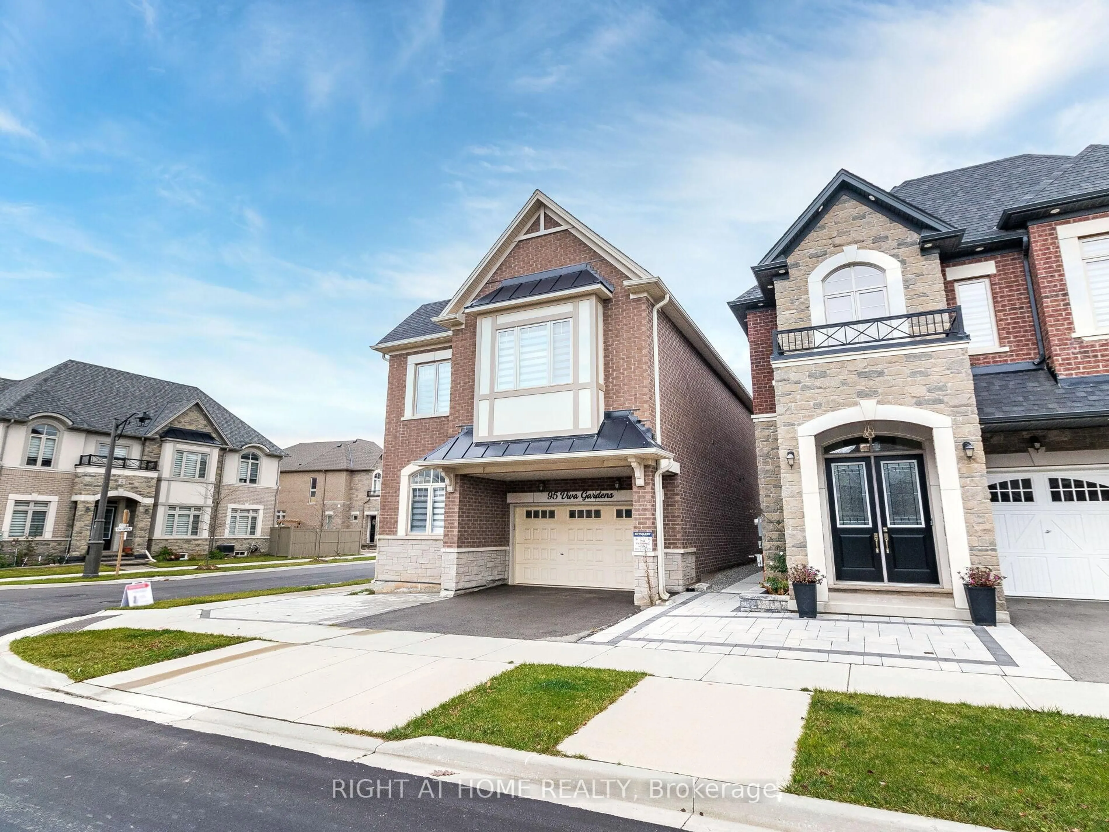 Home with brick exterior material, street for 95 Viva Gdns, Oakville Ontario L6H 0Z2