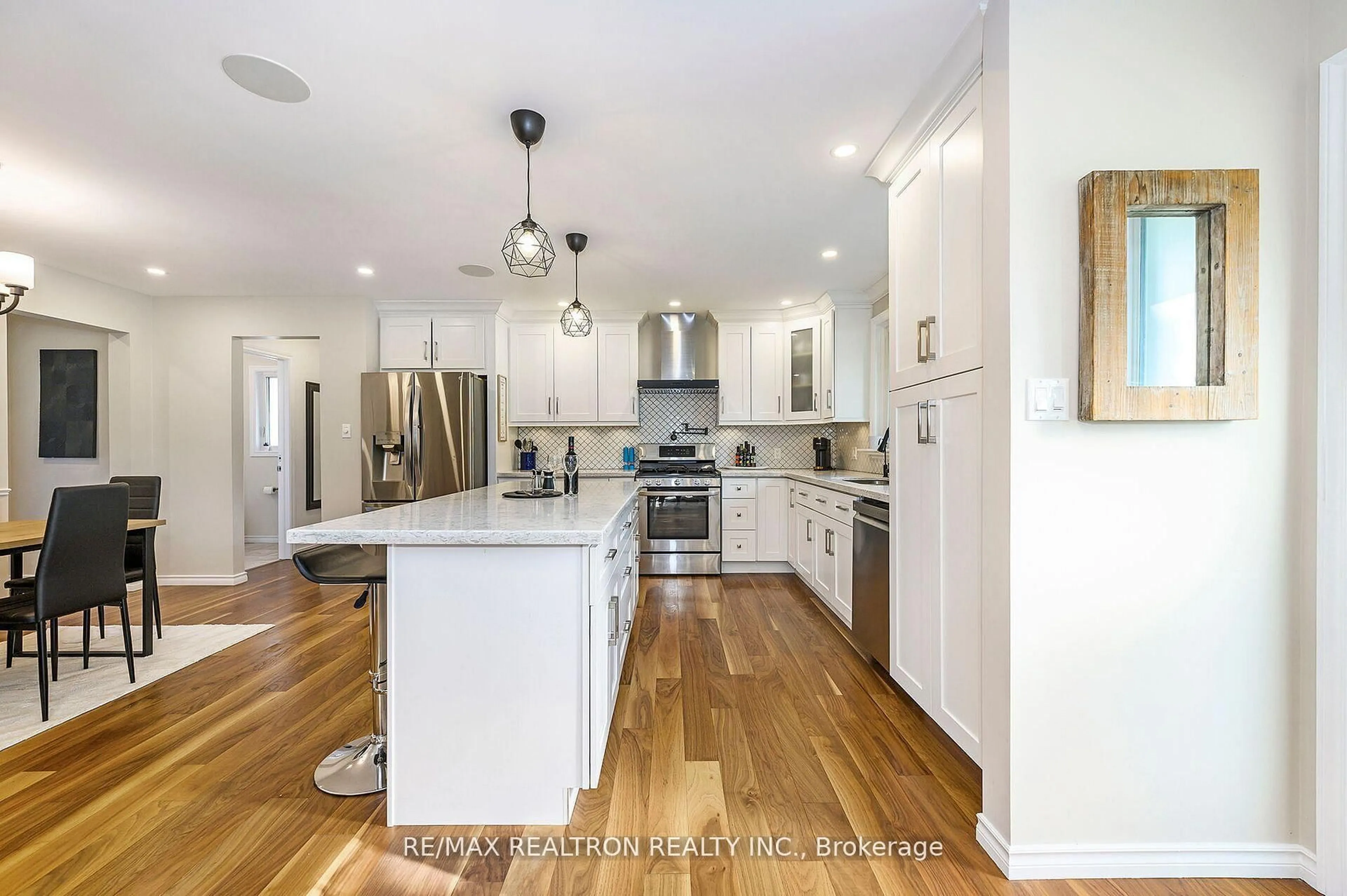 Open concept kitchen, wood/laminate floor for 5472 Randolph Cres, Burlington Ontario L7L 3C5
