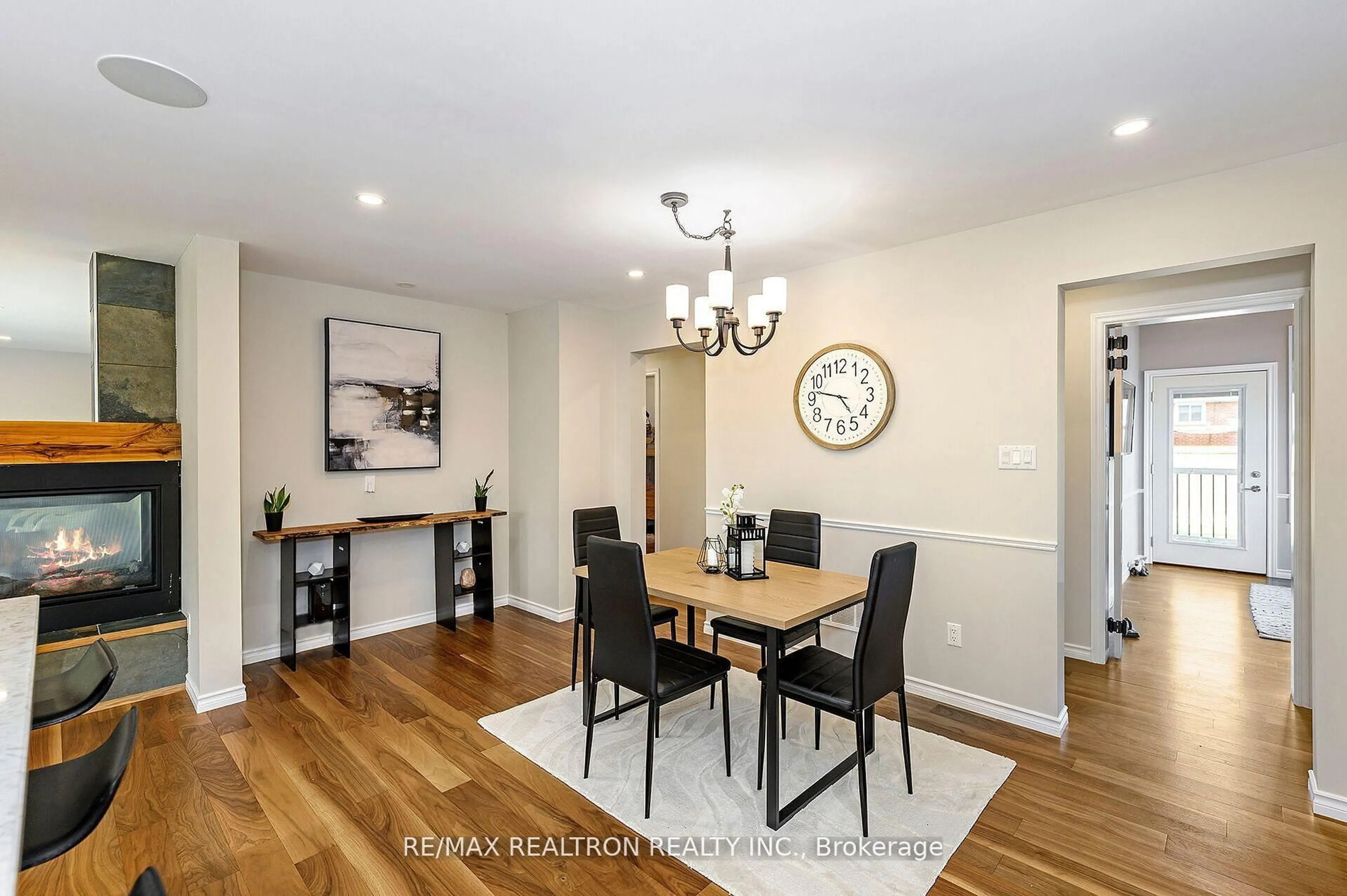 Dining room, wood/laminate floor for 5472 Randolph Cres, Burlington Ontario L7L 3C5