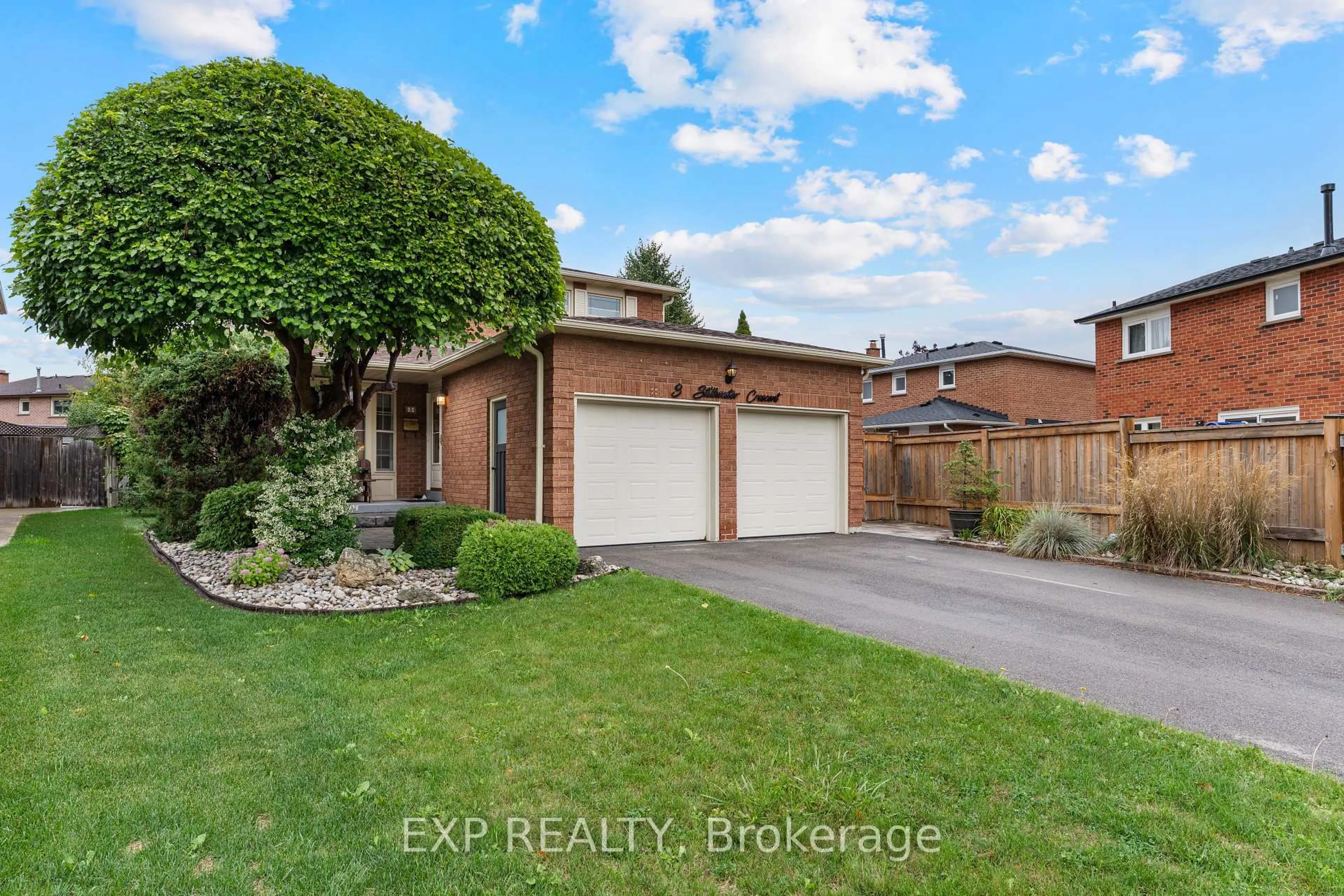 A pic from outside/outdoor area/front of a property/back of a property/a pic from drone, street for 3 Stillwater Cres, Brampton Ontario L6X 3K5