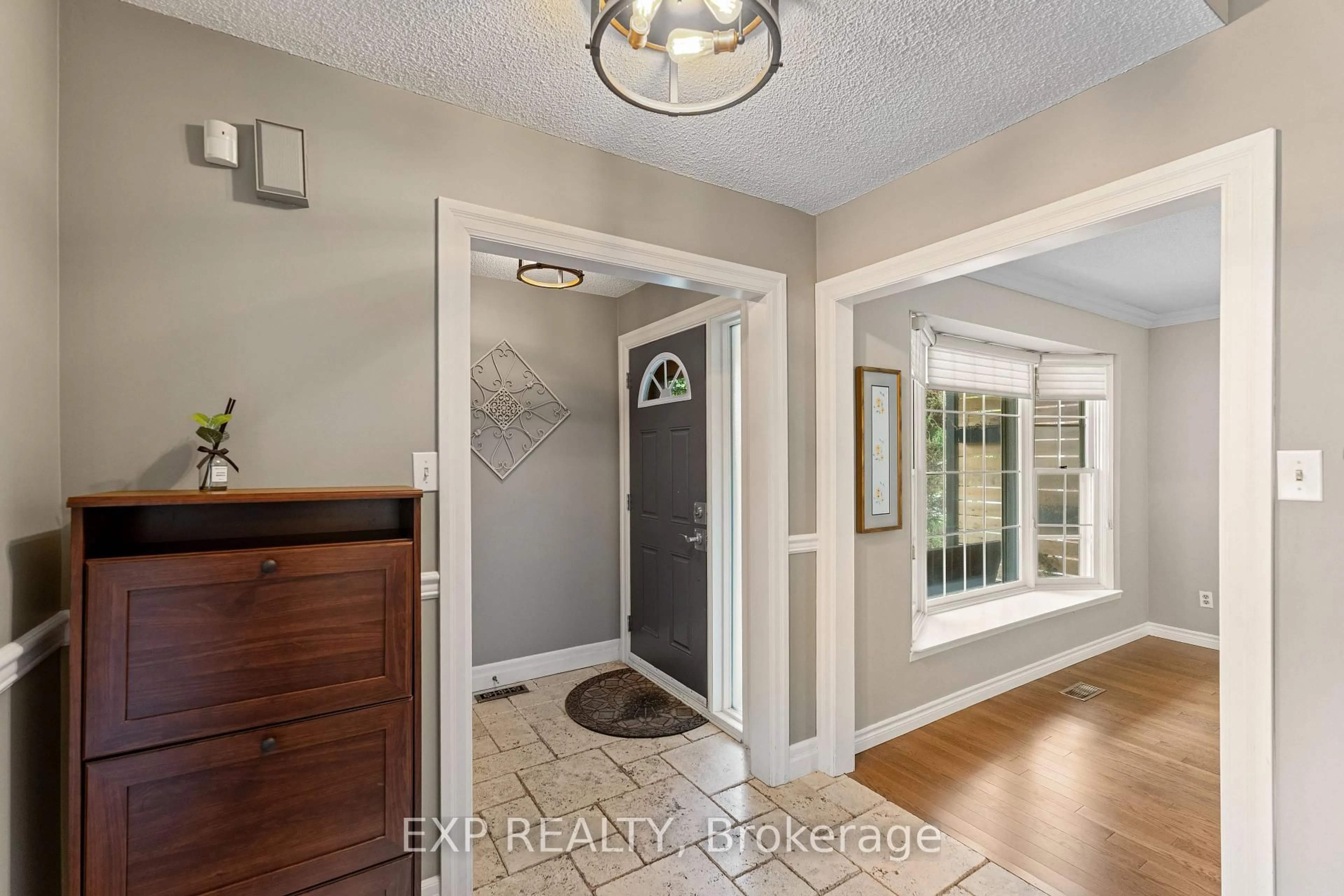 Indoor entryway for 3 Stillwater Cres, Brampton Ontario L6X 3K5