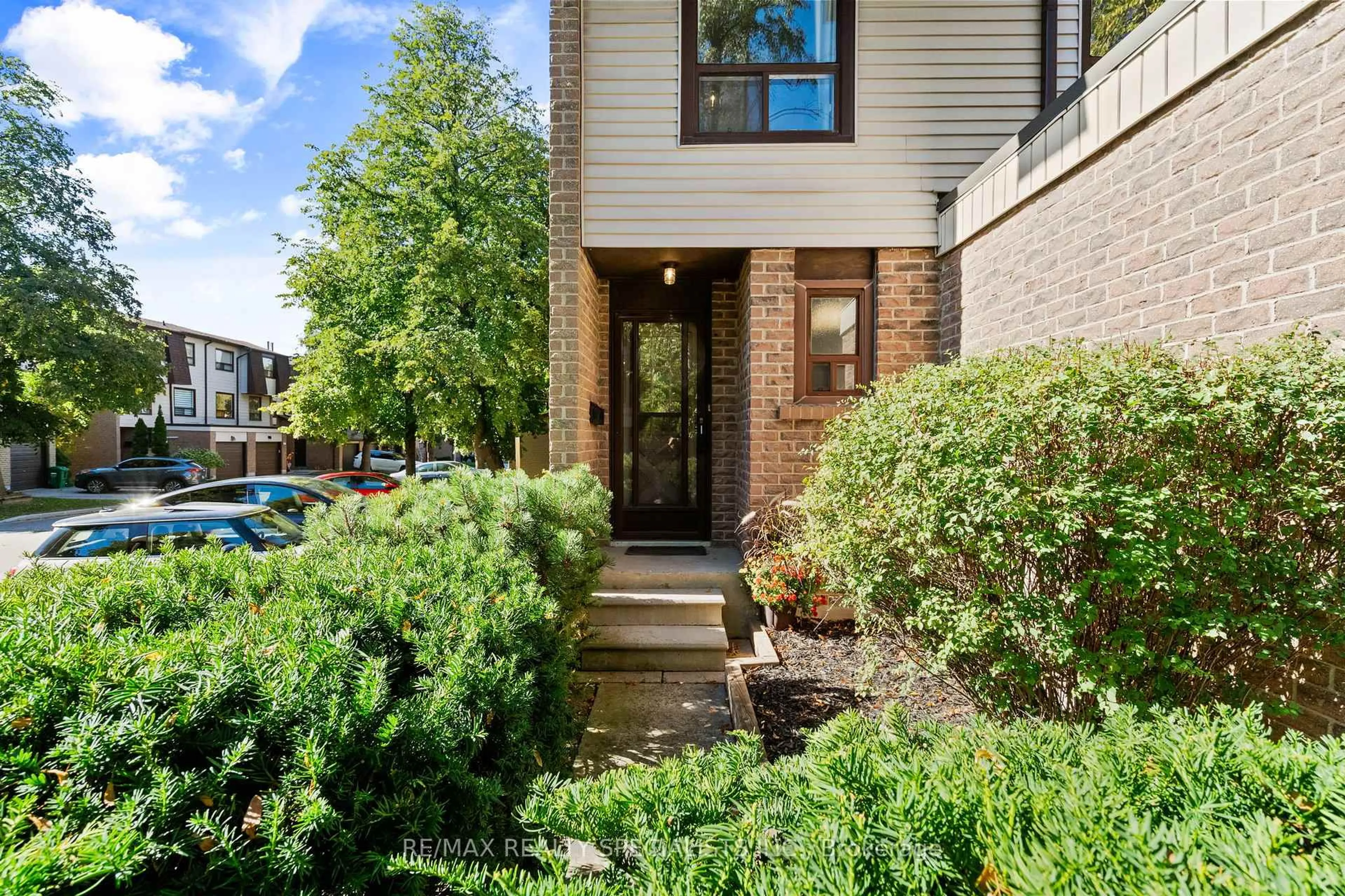 Home with brick exterior material, street for 6040 Montevideo Rd #56, Mississauga Ontario L5N 2T4