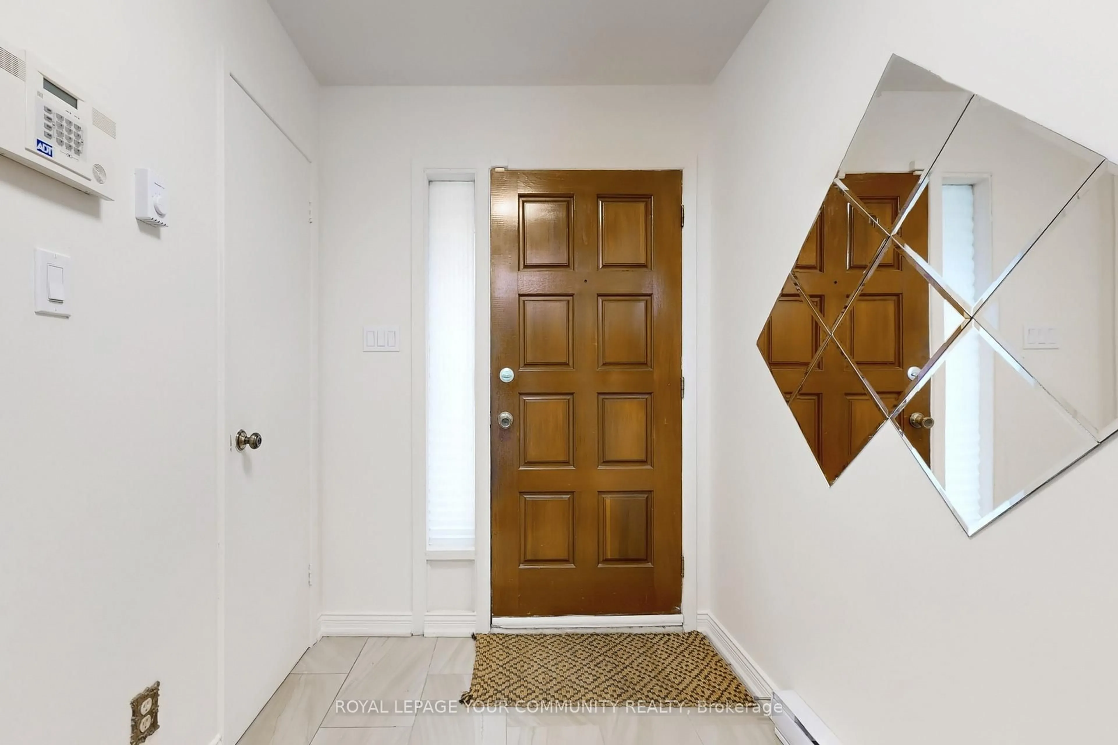 Indoor entryway for 42 John Cabot Way #72, Toronto Ontario M3N 2T7