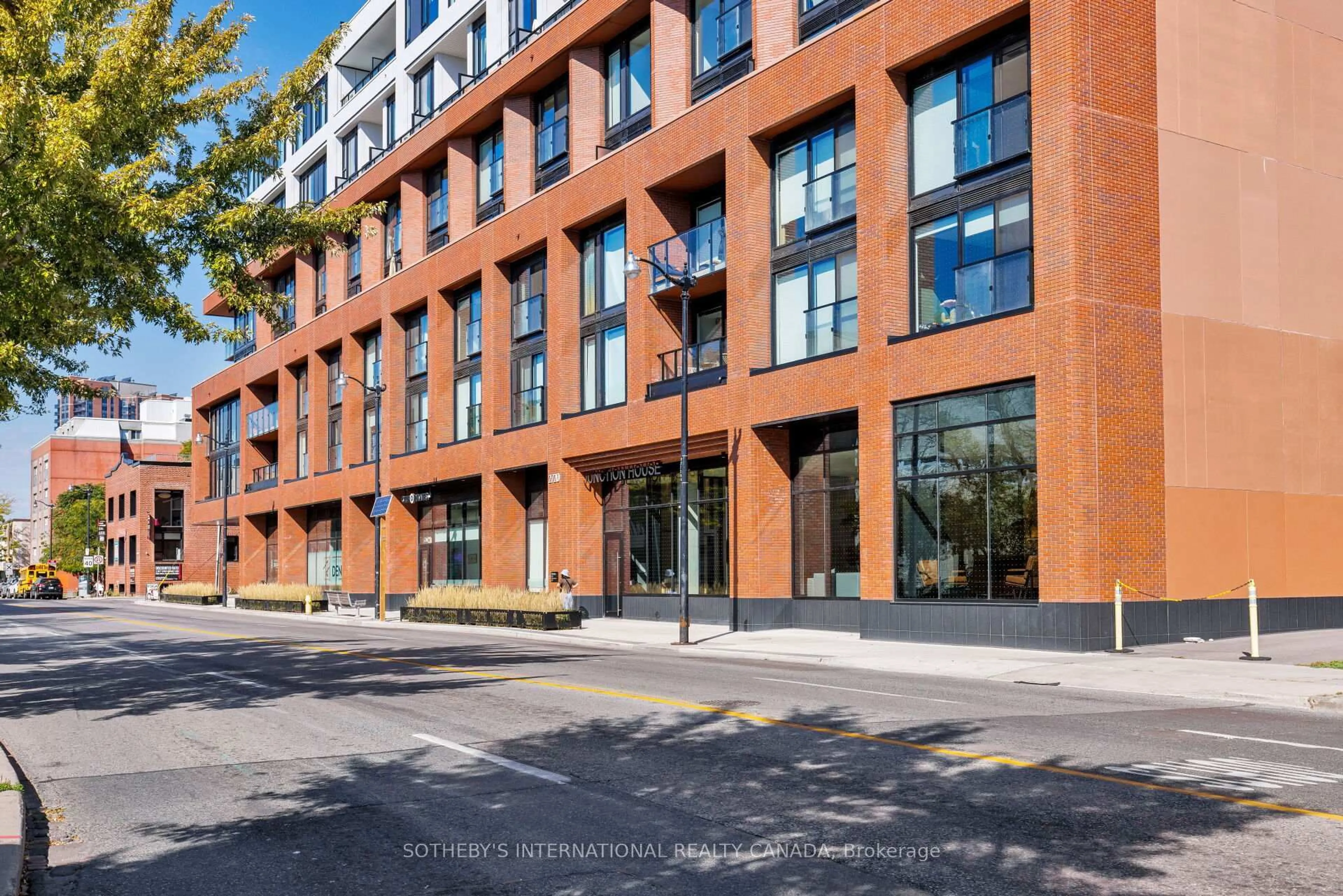 Unknown for 2720 Dundas St #903, Toronto Ontario M6P 0C3